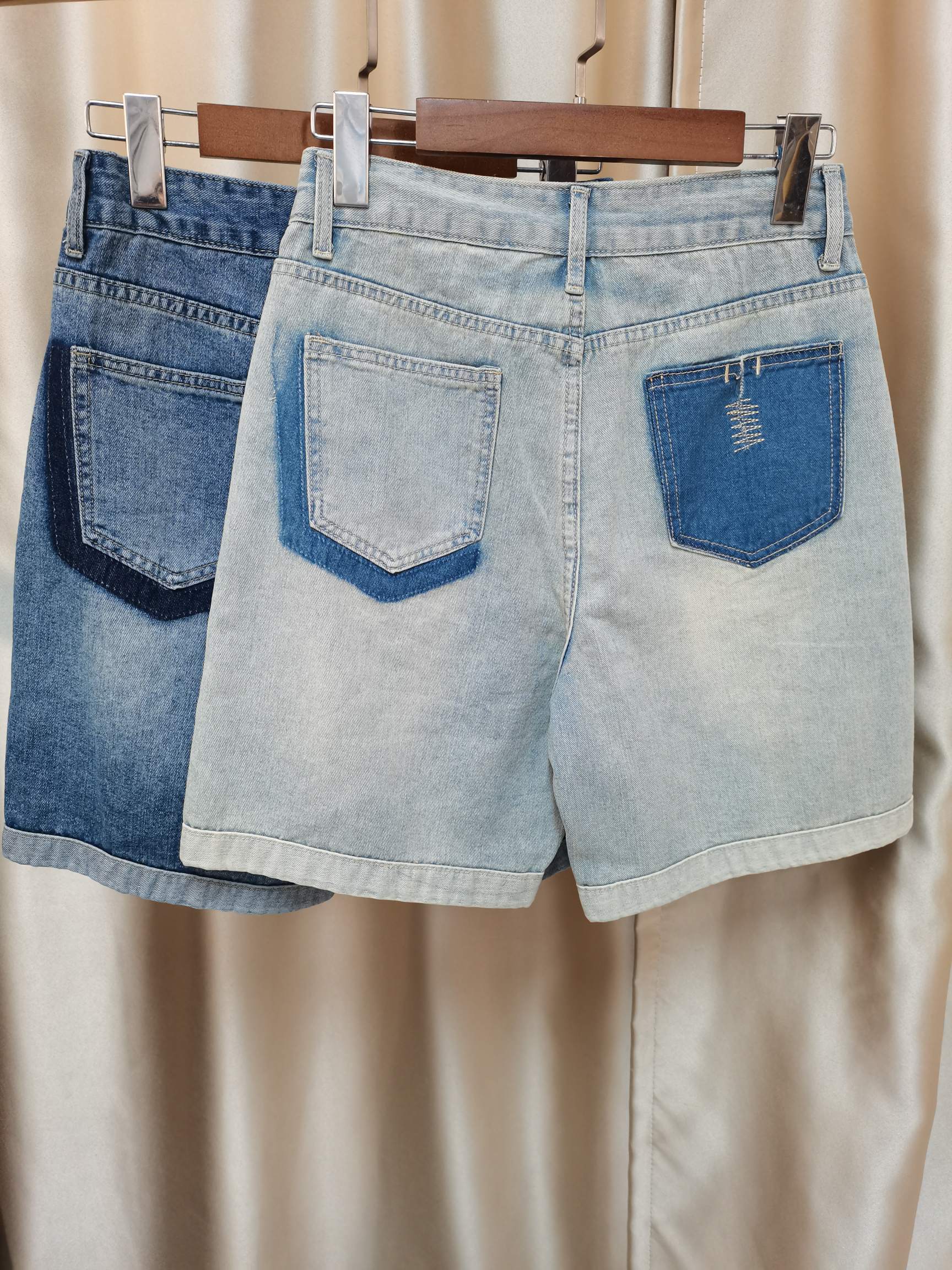 “Stylish Women’s Suit with Tweezers: Burberry’s Hot Pants Trend” - 图片 6