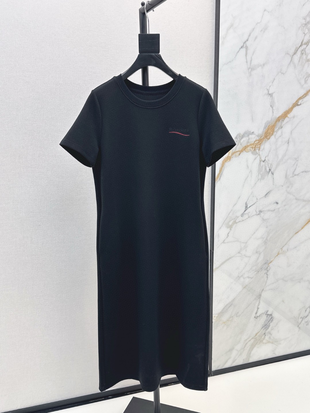 Stylish Female Suit with Embroidery Logo, Perfect for Shopping or Work - 图片 6