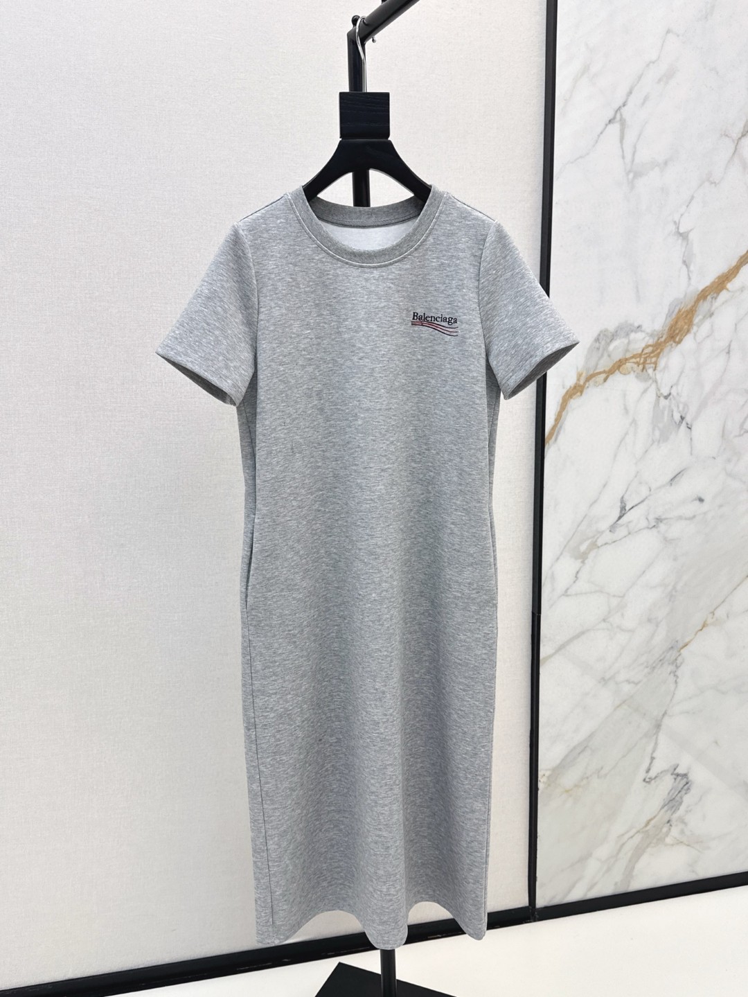 “Stylish Female Suit with Embroidery Logo: New Sale 25% Off!” - 图片 6