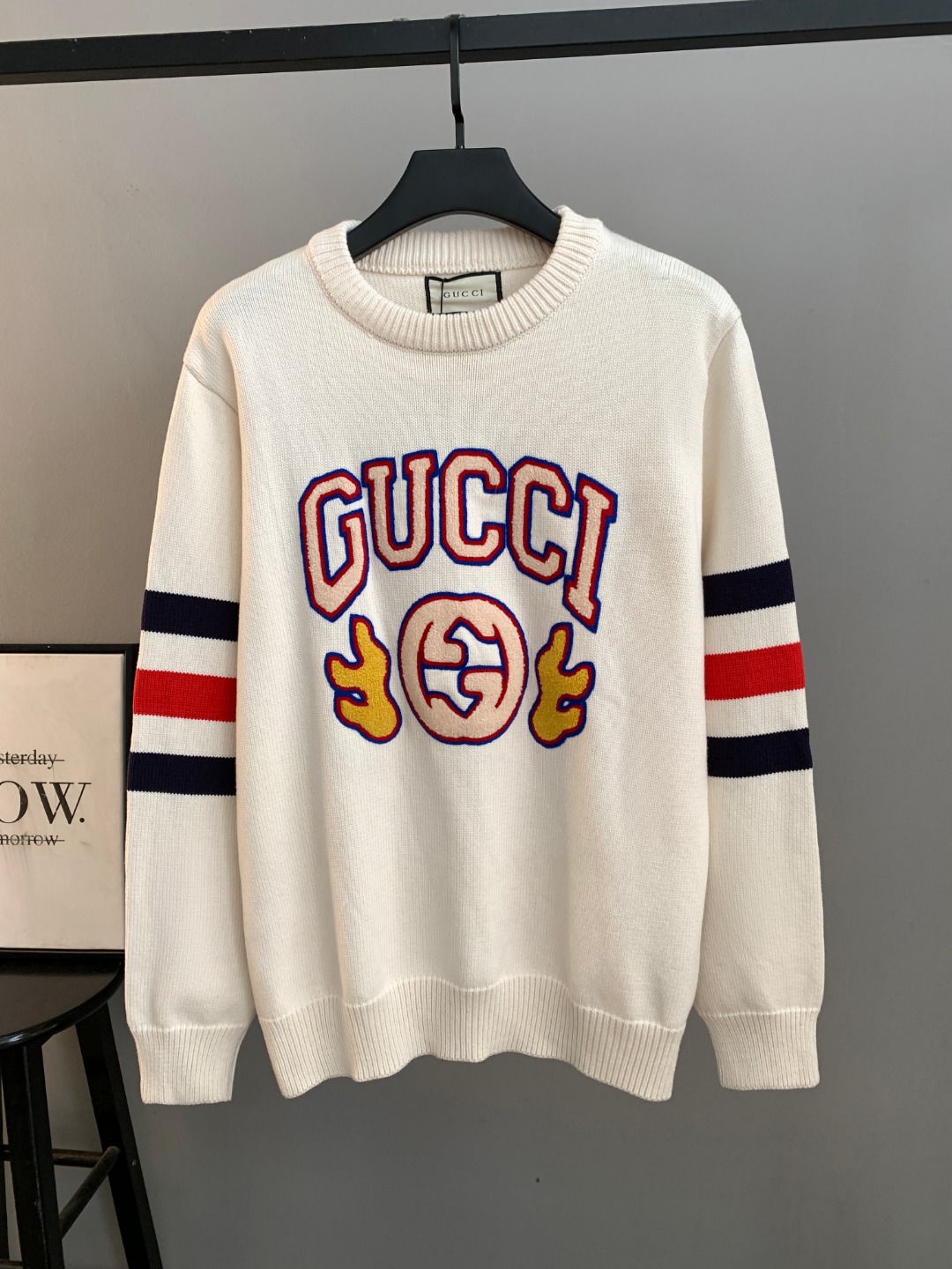 NO:596236,High quality (photo directly without any retouching) GUCCI crew neck sweater. Classic one-piece woven yarn jacquard craft. Customized wool blend material. It feels delicate and soft and can be directly in contact with the skin. Let the warm yarn change into a delicate texture. Craft 1: Jacquard tissue imported from Germany. Precisely control the arrangement and interweaving of yarns. Carefully interweave jacquard artistic pattern inlays on the loom to make the fabric more vivid and three-dimensional. Craft 2 uses towel embroidery, a traditional hand-made embroidery technology.  Embroidery is carried out using the needle method. It is completed by changing the hooking action of the special machine head, and the coils are interlocked one by one, thus bringing about a towel-like texture and effect. Process 3: Curved thread structure. By changing the stitch method and the arrangement of the yarn during the knitting process, the yarn shows a curved distribution in the fabric. Process 4: Softening and deodorizing process of garment washing water. Deep cleaning and deodorizing of the clothes are carried out through professional washing equipment and specific detergents to improve the feel and appearance of the clothes. Version  Loose fit, same style for men and women, sizes S M L XL XXL,,gucci,gucci,sweaters,alexander wang19860909高品质(照片直出 无任何修图） GUCCI 古驰圆领毛衣 经典一体织纱提花工艺订制羊毛混纺材质 手感细腻柔软可直接与肌肤接触 让暖心的纱线变化出细腻的质感 工艺1: 德国进口机提花组织而成 精确地控制纱线的排列和交织方式 在织机上精心交织提花艺术图案镶饰 织物更加生动立体 工艺2采用毛巾绣工艺 一种传统手工刺绣技术 采用针法进行刺绣 通过变换特种机头勾线动作完成 线圈一环扣一环 从而带来毛巾般的质感和效果 工艺3: 曲型螺纹组织 通过改变针织过程中的针法和纱线的排列方式 使纱线在织物中呈现出曲线状的分布 工艺4:成衣洗水加软去味工艺 通过专业的洗涤设备和特定的洗涤剂 对衣物进行深度清洁和去味处理 改善衣物的手感和外观 版型 宽松版型 男女同款 尺码 S M L XL XXL,,gucci,gucci,sweaters,alexander wang,Men's clothing