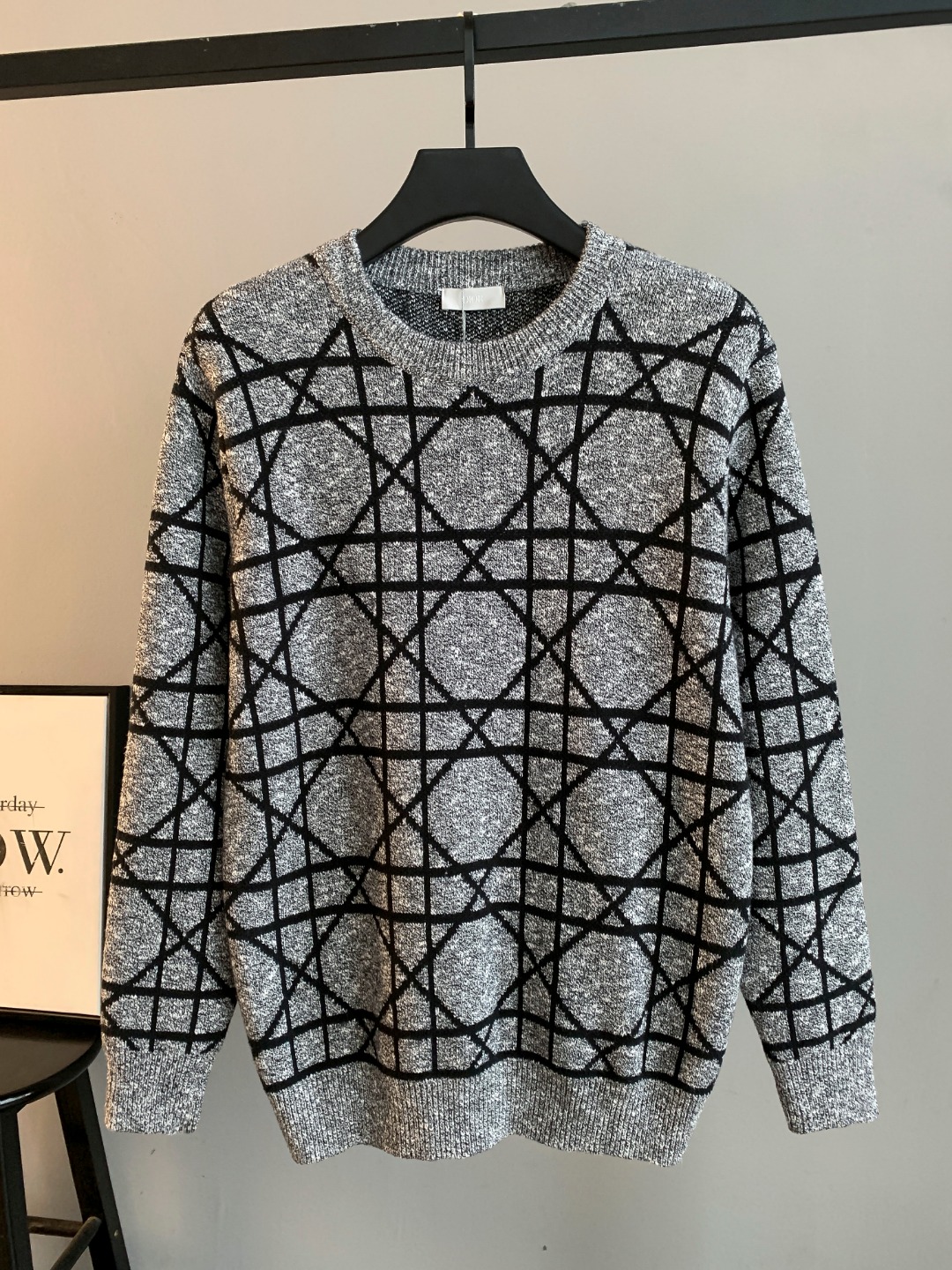 NO:596253,High quality (photo directly without any retouching) DIOR crew neck sweater. Classic one-piece woven yarn jacquard craft. Customized wool blend material. It feels delicate and soft and can be directly in contact with the skin. Let the warm yarn change into a delicate texture. Craft 1: Jacquard tissue imported from Germany. Precisely control the arrangement and interweaving of yarns. Carefully interweave jacquard artistic pattern inlays on the loom to make the fabric more vivid and three-dimensional. Craft 2 uses towel embroidery, a traditional hand-made embroidery technology.  Embroidery is carried out using the needle method. It is completed by changing the hooking action of the special machine head, and the coils are interlocked one by one, thus bringing about a towel-like texture and effect. Process 3: Curved thread structure. By changing the stitch method and the arrangement of the yarn during the knitting process, the yarn shows a curved distribution in the fabric. Process 4: Softening and deodorizing process of garment washing water. Deep cleaning and deodorizing of the clothes are carried out through professional washing equipment and specific detergents to improve the feel and appearance of the clothes. Version  Loose fit, same style for men and women, sizes S M L XL XXL,,dior,dior,sweaters,alexander wang19860909高品质(照片直出 无任何修图） DIOR迪奥圆领毛衣 经典一体织纱提花工艺订制羊毛混纺材质 手感细腻柔软可直接与肌肤接触 让暖心的纱线变化出细腻的质感 工艺1: 德国进口机提花组织而成 精确地控制纱线的排列和交织方式 在织机上精心交织提花艺术图案镶饰 织物更加生动立体 工艺2采用毛巾绣工艺 一种传统手工刺绣技术 采用针法进行刺绣 通过变换特种机头勾线动作完成 线圈一环扣一环 从而带来毛巾般的质感和效果 工艺3: 曲型螺纹组织 通过改变针织过程中的针法和纱线的排列方式 使纱线在织物中呈现出曲线状的分布 工艺4:成衣洗水加软去味工艺 通过专业的洗涤设备和特定的洗涤剂 对衣物进行深度清洁和去味处理 改善衣物的手感和外观 版型 宽松版型 男女同款 尺码 S M L XL XXL,,dior,dior,sweaters,alexander wang,Men's clothing