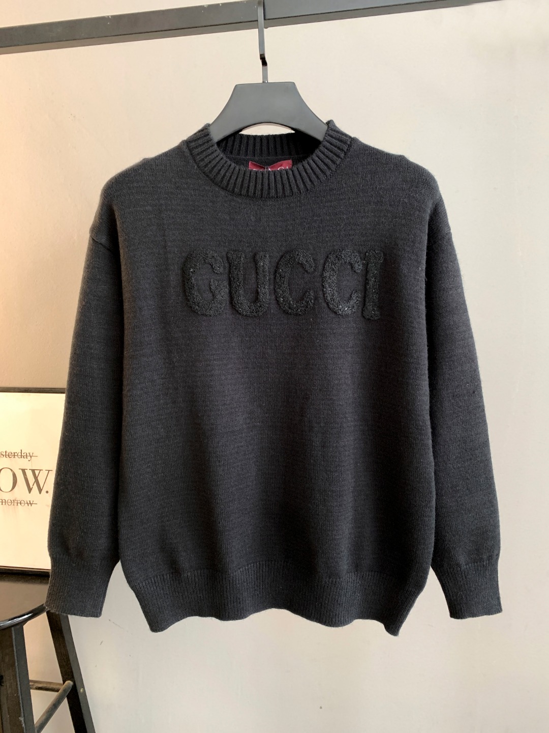 NO:596211,High quality (photo directly without any retouching) GUCCI crew neck sweater. Classic one-piece woven yarn jacquard craft. Customized wool blend material. It feels delicate and soft and can be directly in contact with the skin. Let the warm yarn change into a delicate texture. Craft 1: Jacquard tissue imported from Germany. Precisely control the arrangement and interweaving of yarns. Carefully interweave jacquard artistic pattern inlays on the loom to make the fabric more vivid and three-dimensional. Craft 2 uses towel embroidery, a traditional hand-made embroidery technology.  Embroidery is carried out using the needle method. It is completed by changing the hooking action of the special machine head, and the coils are interlocked one by one, thus bringing about a towel-like texture and effect. Process 3: Curved thread structure. By changing the stitch method and the arrangement of the yarn during the knitting process, the yarn shows a curved distribution in the fabric. Process 4: Softening and deodorizing process of garment washing water. Deep cleaning and deodorizing of the clothes are carried out through professional washing equipment and specific detergents to improve the feel and appearance of the clothes. Version  Loose fit, same style for men and women, sizes S M L XL XXL,,gucci,gucci,sweaters,alexander wang19860909高品质(照片直出 无任何修图） GUCCI 古驰圆领毛衣 经典一体织纱提花工艺订制羊毛混纺材质 手感细腻柔软可直接与肌肤接触 让暖心的纱线变化出细腻的质感 工艺1: 德国进口机提花组织而成 精确地控制纱线的排列和交织方式 在织机上精心交织提花艺术图案镶饰 织物更加生动立体 工艺2采用毛巾绣工艺 一种传统手工刺绣技术 采用针法进行刺绣 通过变换特种机头勾线动作完成 线圈一环扣一环 从而带来毛巾般的质感和效果 工艺3: 曲型螺纹组织 通过改变针织过程中的针法和纱线的排列方式 使纱线在织物中呈现出曲线状的分布 工艺4:成衣洗水加软去味工艺 通过专业的洗涤设备和特定的洗涤剂 对衣物进行深度清洁和去味处理 改善衣物的手感和外观 版型 宽松版型 男女同款 尺码 S M L XL XXL,,gucci,gucci,sweaters,alexander wang,Men's clothing