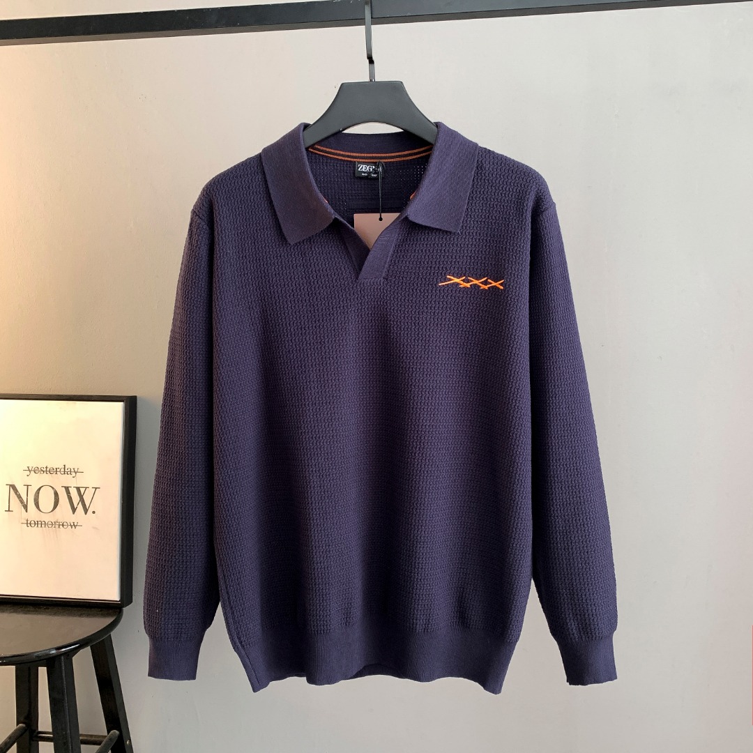 NO:596275,High quality (photo directly without any editing) Zengna lapel sweater. Classic one-piece woven yarn jacquard craft. Customized wool blend material. It feels delicate and soft and can be directly in contact with the skin. Let the warm yarn change into a delicate texture. Craft 1: Jacquard tissue imported from Germany. Precisely control the arrangement and interweaving of yarns. Carefully interweave jacquard artistic pattern inlays on the loom to make the fabric more vivid and three-dimensional. Craft 2 uses towel embroidery, a traditional hand-made embroidery technology.  Embroidery is carried out using the needle method. It is completed by changing the hooking action of the special machine head, and the coils are interlocked one by one, thus bringing about a towel-like texture and effect. Process 3: Curved thread structure. By changing the stitch method and the arrangement of the yarn during the knitting process, the yarn shows a curved distribution in the fabric. Process 4: Softening and deodorizing process of garment washing water. Deep cleaning and deodorizing of the clothes are carried out through professional washing equipment and specific detergents to improve the feel and appearance of the clothes. Version  Loose fit, same for men and women, sizes S M L XL XXL,,zegna,sweaters,alexander wang19860909高品质(照片直出 无任何修图） Zengna 杰尼亚翻领毛衣 经典一体织纱提花工艺订制羊毛混纺材质 手感细腻柔软可直接与肌肤接触 让暖心的纱线变化出细腻的质感 工艺1: 德国进口机提花组织而成 精确地控制纱线的排列和交织方式 在织机上精心交织提花艺术图案镶饰 织物更加生动立体 工艺2采用毛巾绣工艺 一种传统手工刺绣技术 采用针法进行刺绣 通过变换特种机头勾线动作完成 线圈一环扣一环 从而带来毛巾般的质感和效果 工艺3: 曲型螺纹组织 通过改变针织过程中的针法和纱线的排列方式 使纱线在织物中呈现出曲线状的分布 工艺4:成衣洗水加软去味工艺 通过专业的洗涤设备和特定的洗涤剂 对衣物进行深度清洁和去味处理 改善衣物的手感和外观 版型 宽松版型 男女同款 尺码 S M L XL XXL,,zegna,sweaters,alexander wang,Men's clothing