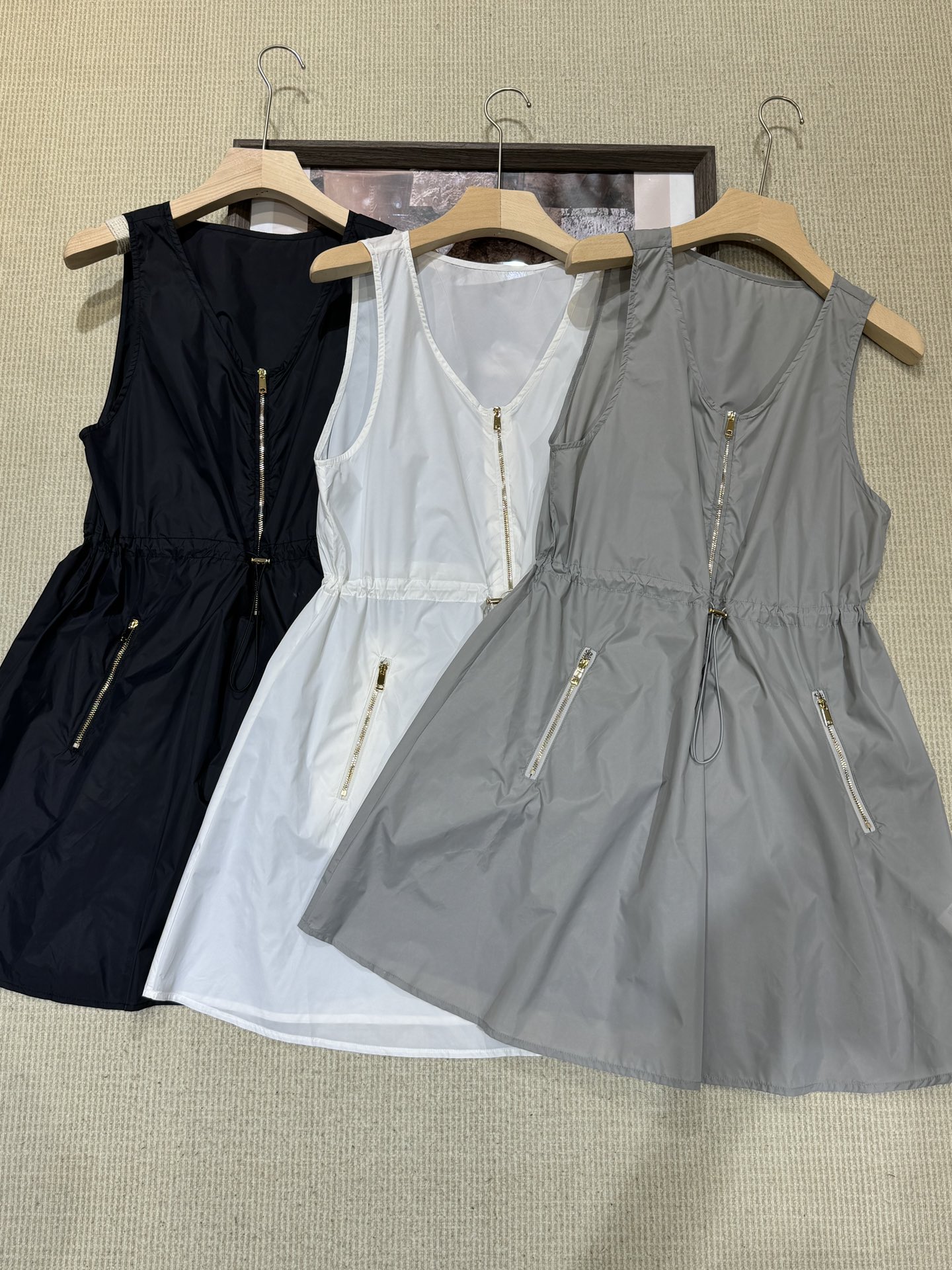 MiuMiu Roupa Vestidos Preto Cinzento Branco Nylon Colecção de Verão