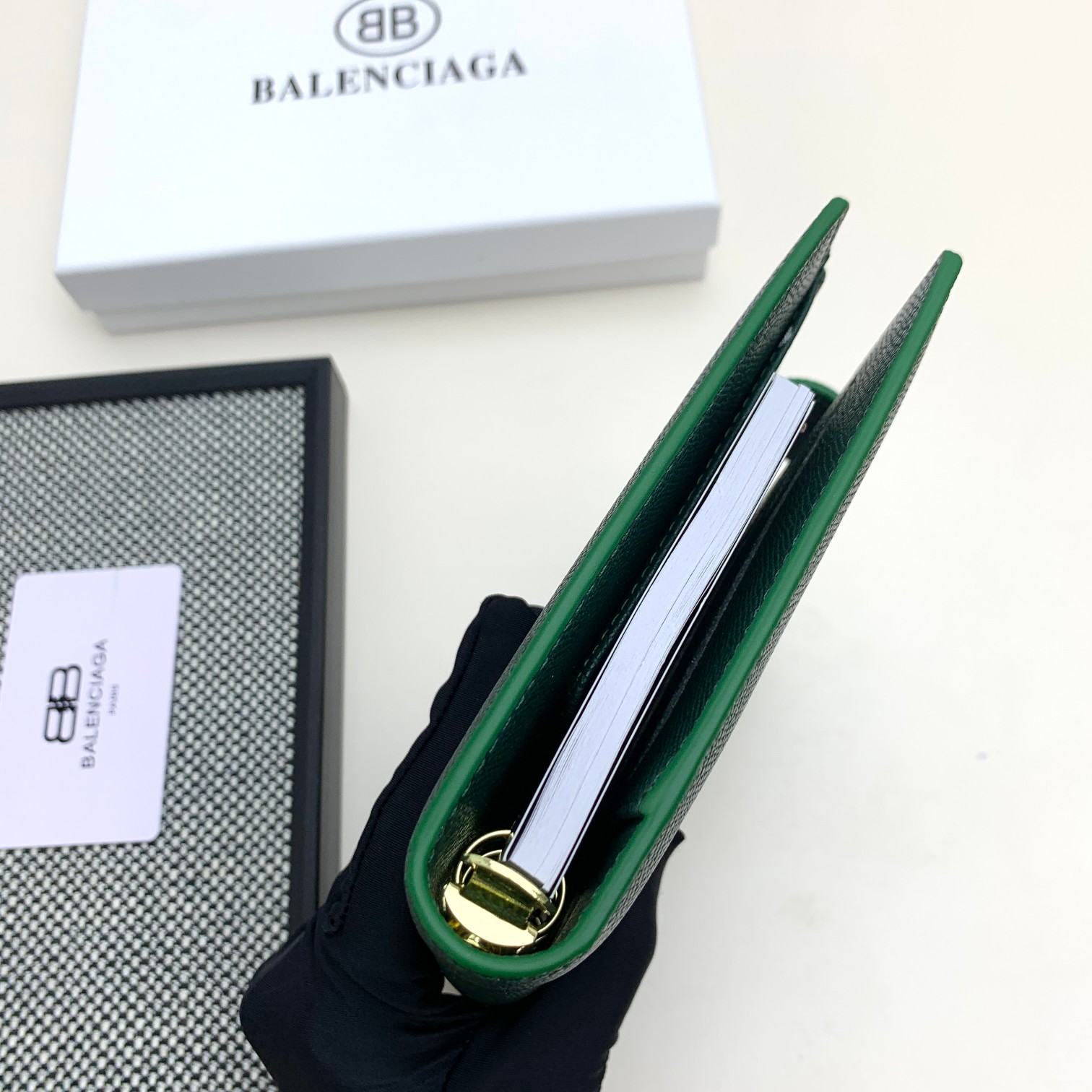 BALENCIAGA巴黎世家 记事本秘️专柜款、细腻柔滑材质 做工无可挑剔,坚持高品质,内置卡位隔层,2718尺寸15x19x4cm 5