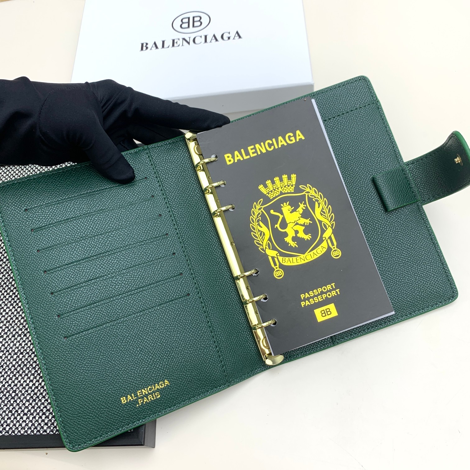 BALENCIAGA巴黎世家 记事本秘️专柜款、细腻柔滑材质 做工无可挑剔,坚持高品质,内置卡位隔层,2718尺寸15x19x4cm 6