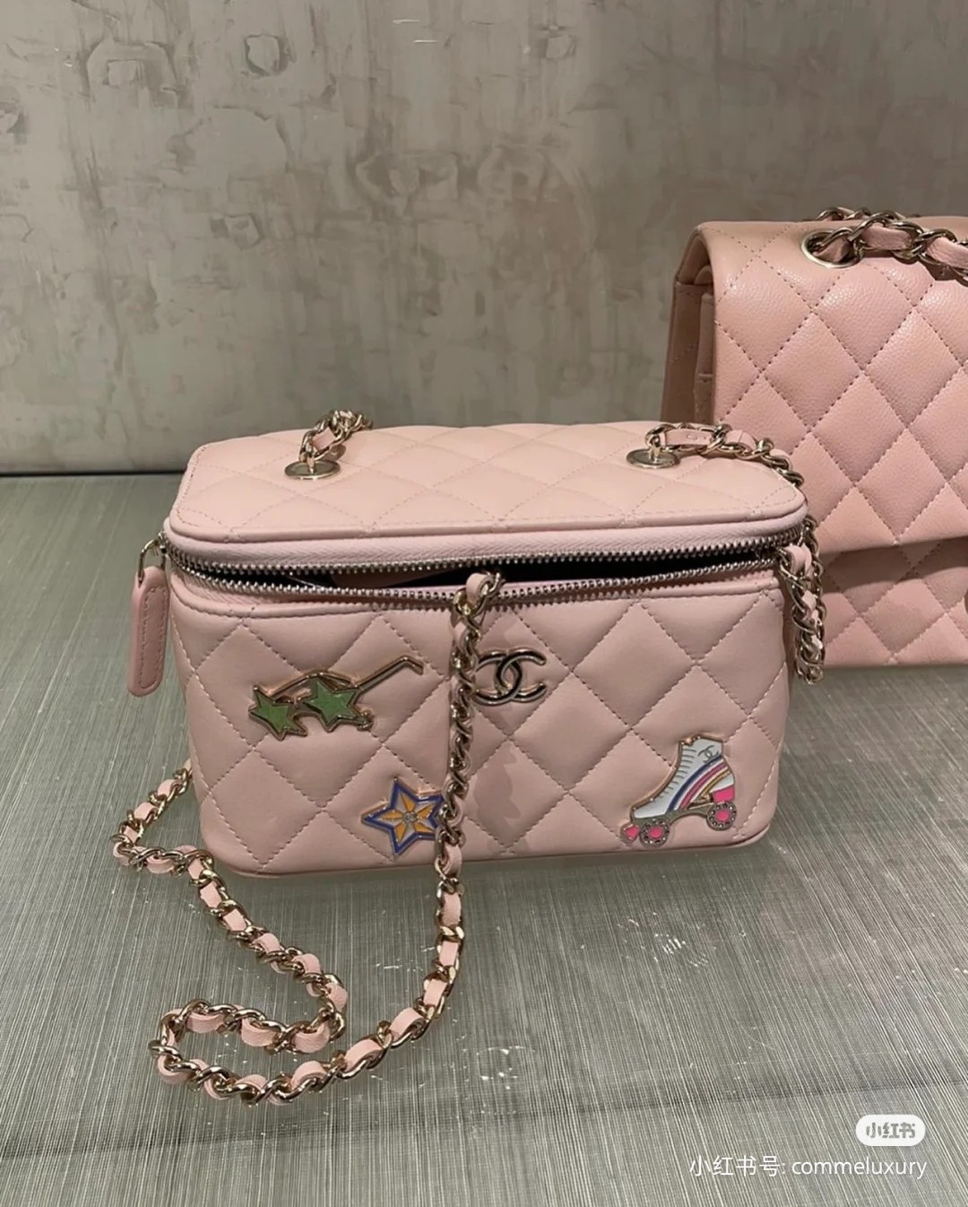 Authentic picture, CHANEL 24C new badge woc series cosmetic bag, roller shoes and little star chain are really exquisite and cute