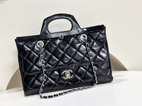 Chanel Sacs À Bandoulière & À Épaule Noir Huile cire cuir 1 Chanel Sacs À Bandoulière & À Épaule Noir Huile cire cuir