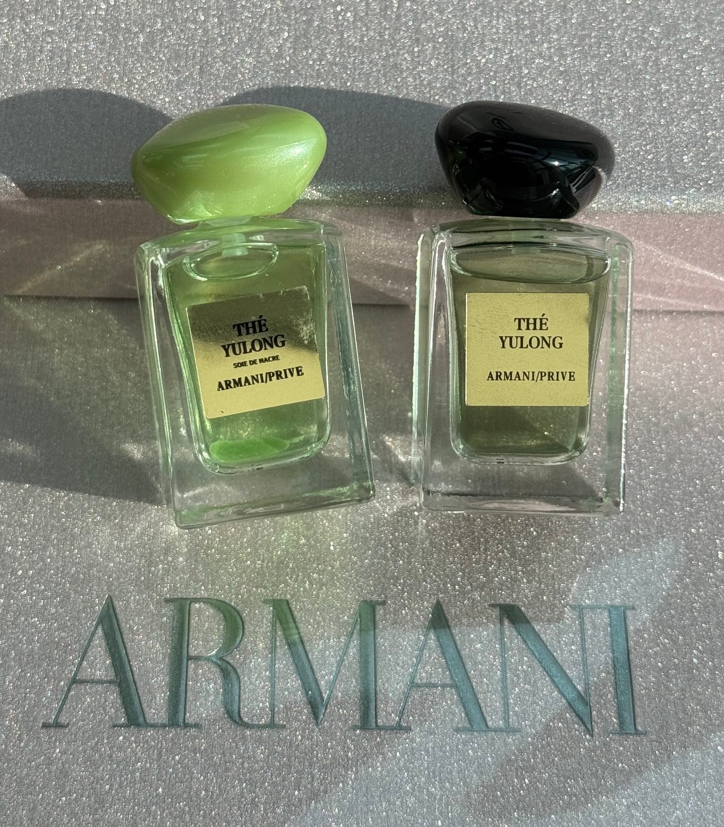 NO:810414,As the name suggests, the Jade Dragon Fantasy Sand Edition perfume gently rises and moves the Fantasy Sand Edition, just like the stars on the Jade Dragon Snow Mountain falling into the world. The whole bottle of perfume gives people a fresh and refreshing feeling in the tea garden after the rain. The elegant tea fragrance can calm the whole person! The green quicksand with intertwined light and shadow sweeps over the coolness and penetrates the whole body. It is more suitable for use on the skin, because when the fragrance is sprayed out, a little stream of light will adhere to the skin, giving a subtle luster, a bit like a fragrance body highlight. This bottle is a limited edition, don’t miss it~, toiletries and perfumes19860909玉龙幻沙版香水顾名思义轻轻昇动幻沙版,好像玉龙雪山上的点点星辰坠落凡间,整瓶香水给人雨后茶园清新舒爽的感觉,淡雅的茶叶芳香能让整个人安静下来！光影交错的绿色流沙,凉意扫过,沁入全身.更适合贴肤用了,因为随香液喷出来会有少许的流光附着在皮肤上,微妙的光泽感,有点点香氛身体高光的意思.这瓶是限量版,不能错过~,洗护用品香水,accessory