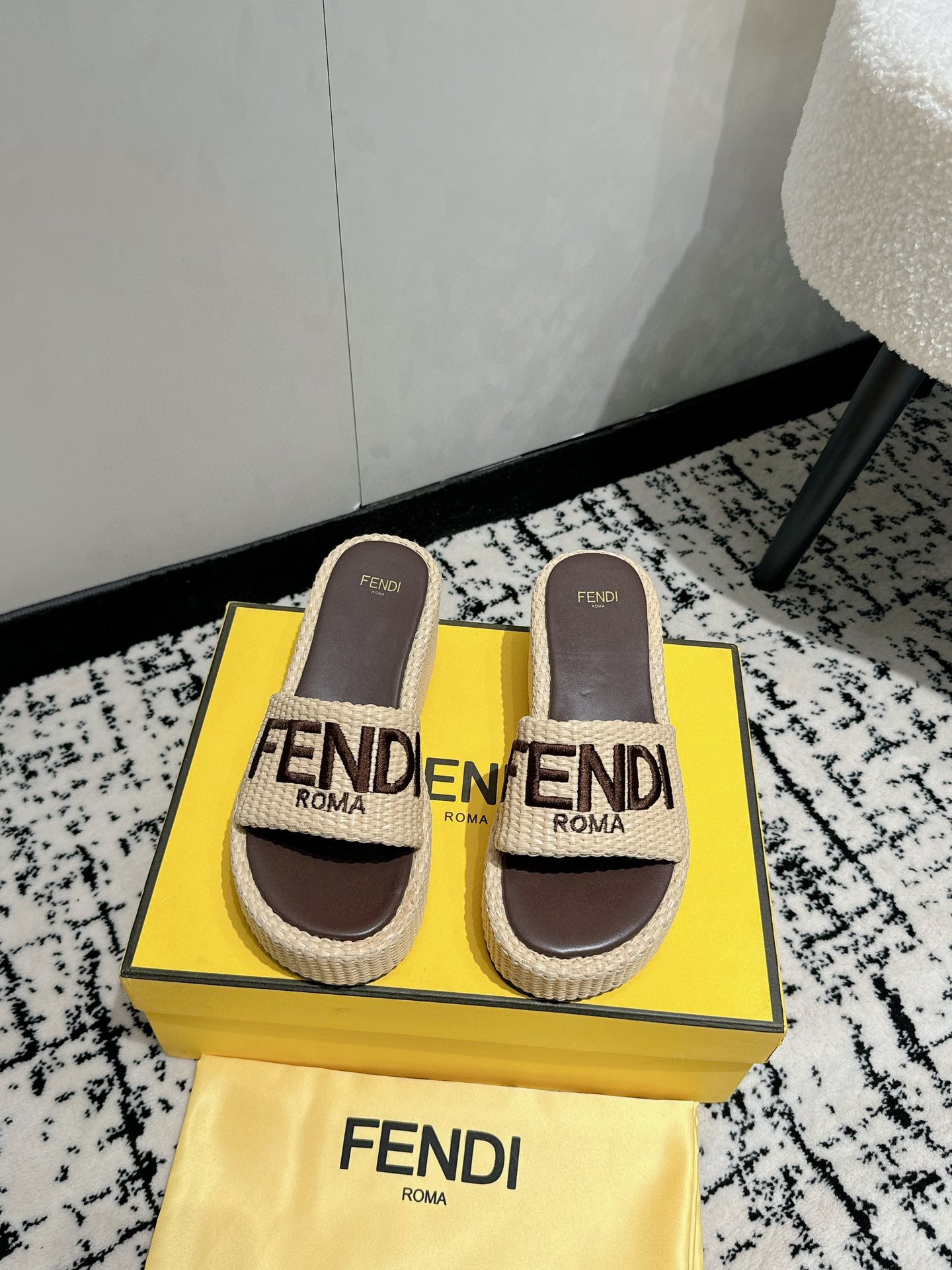 Fendi Verkoop
 Schoenen Pantoffels Borduurwerk Raffia Schapenvacht TPU Weven Fashion