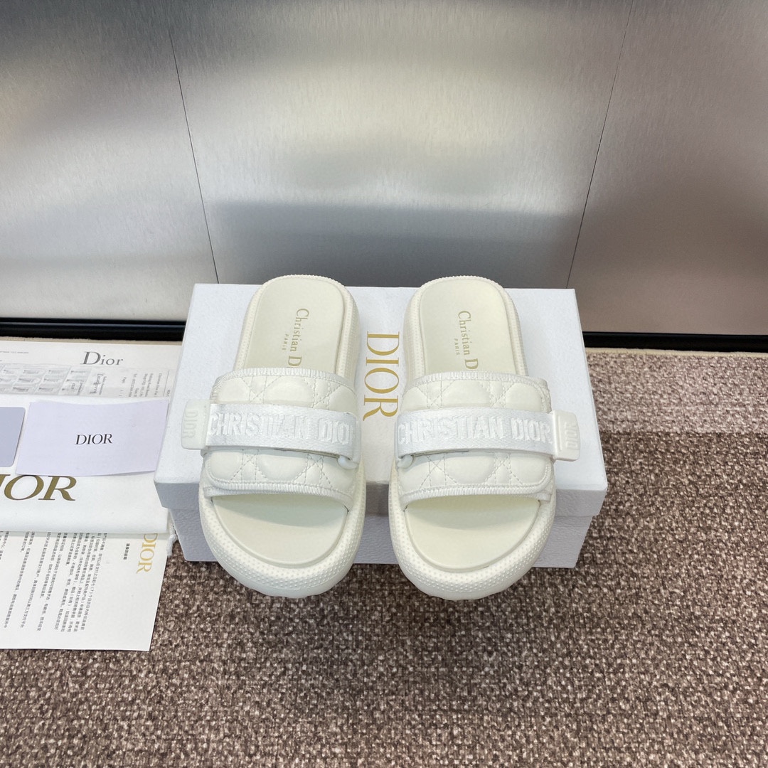 Dior Knock -off
 Schoenen Sandalen Pantoffels Borduurwerk Kalfsleer Koeienhuid Schapenvacht Strand