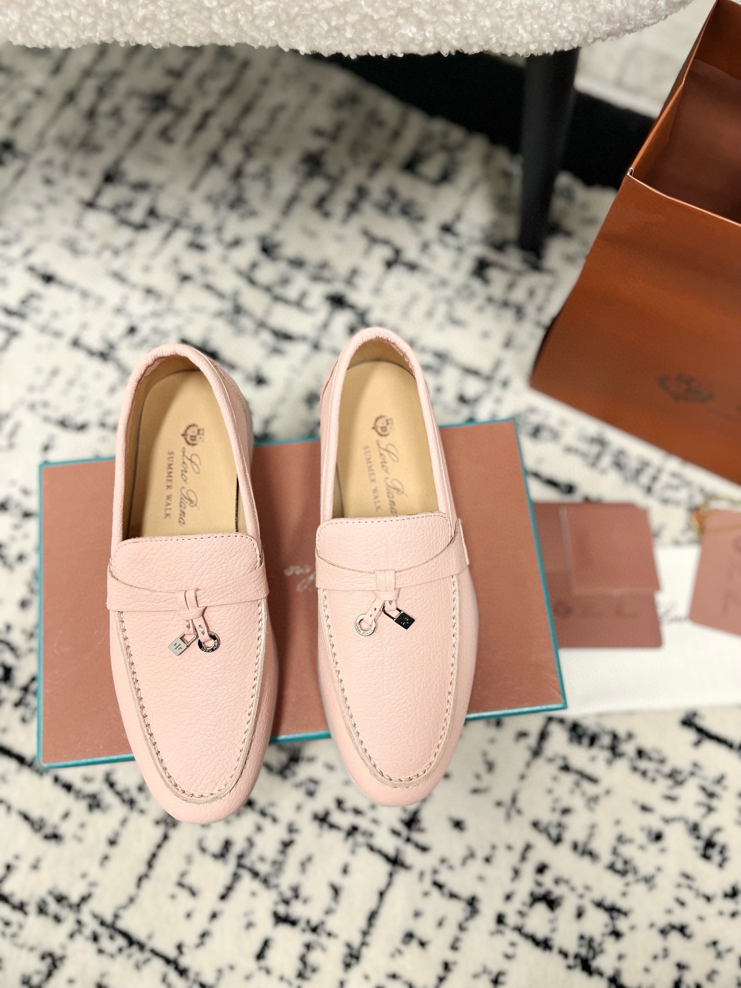 Loro Piana Schoenen Loafers Lycheepatroon Kalfsleer Koeienhuid