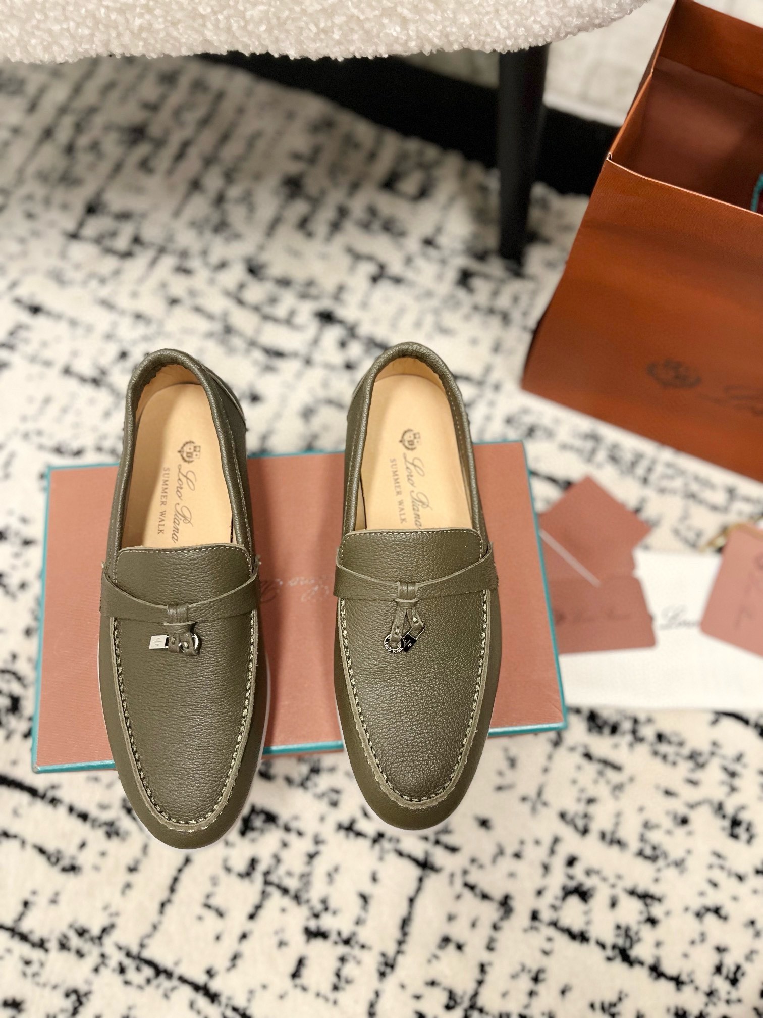 Loro Piana Schoenen Loafers Lycheepatroon Kalfsleer Koeienhuid