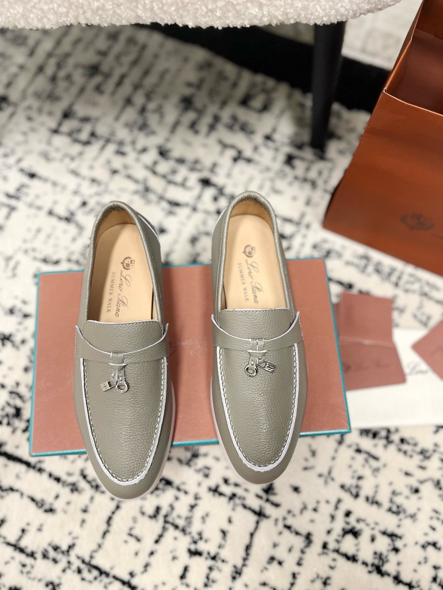 Loro Piana Schoenen Loafers Lycheepatroon Kalfsleer Koeienhuid