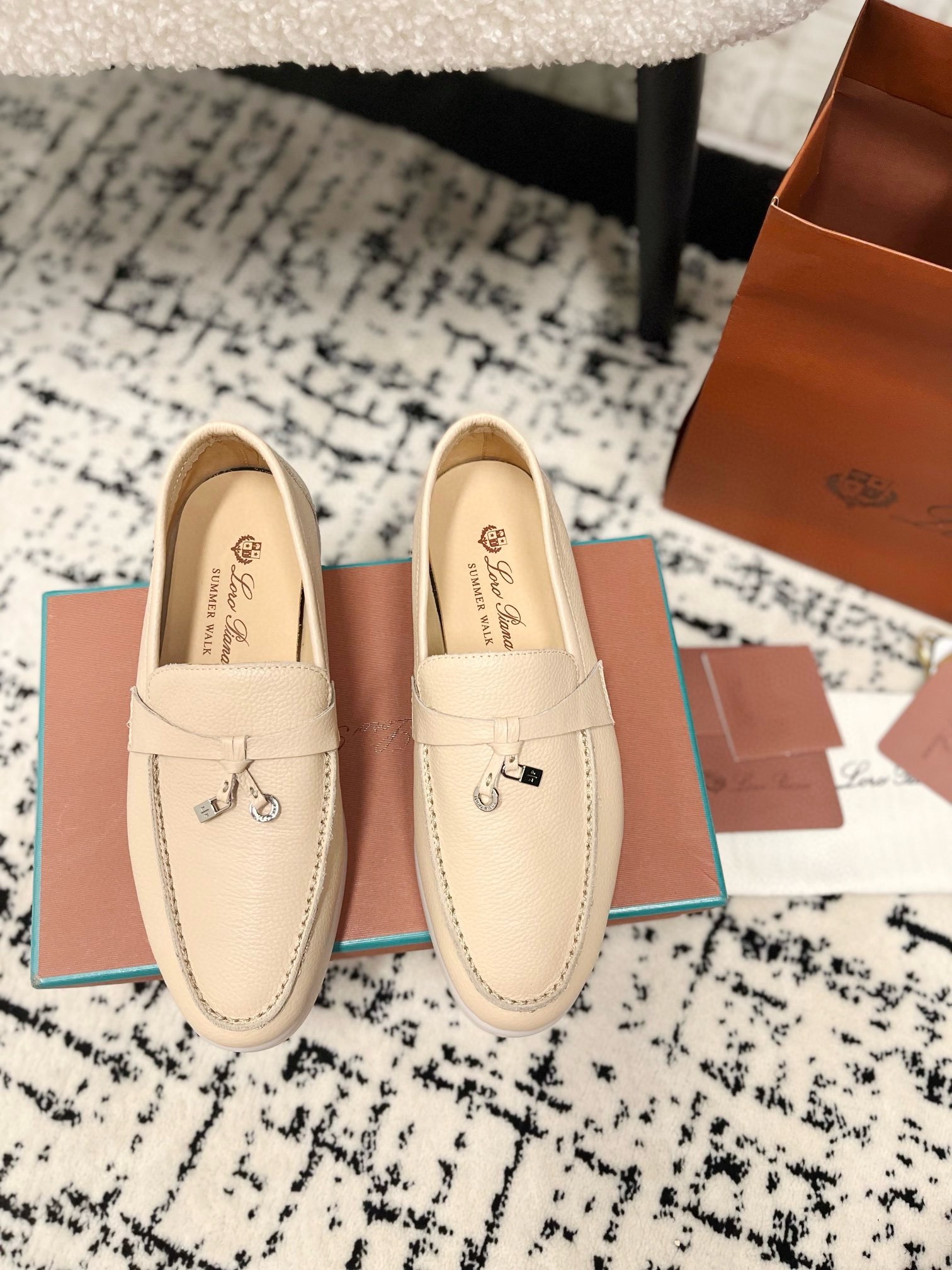 Loro Piana Schoenen Loafers Lycheepatroon Kalfsleer Koeienhuid