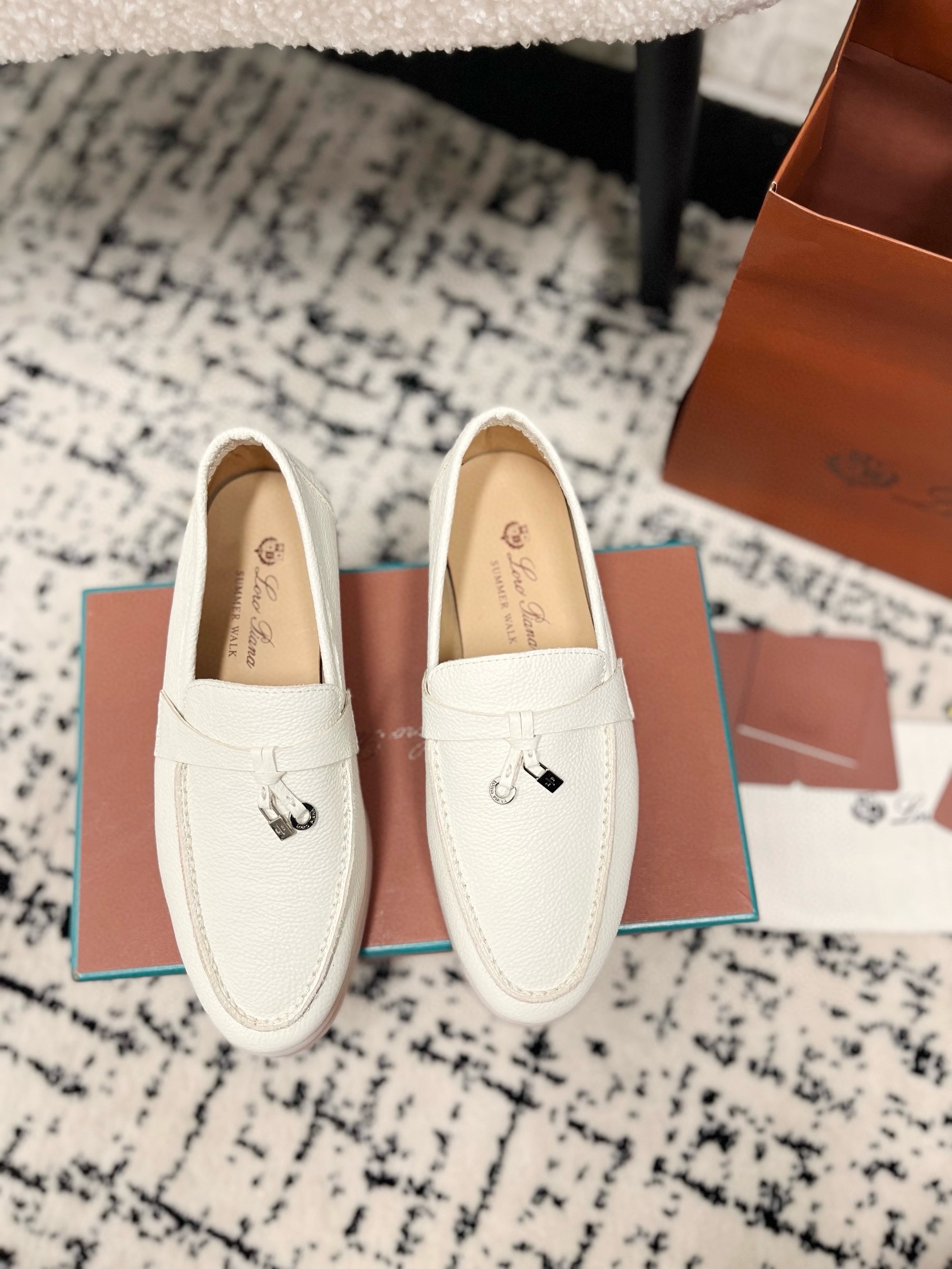 Loro Piana Schoenen Loafers Lycheepatroon Kalfsleer Koeienhuid