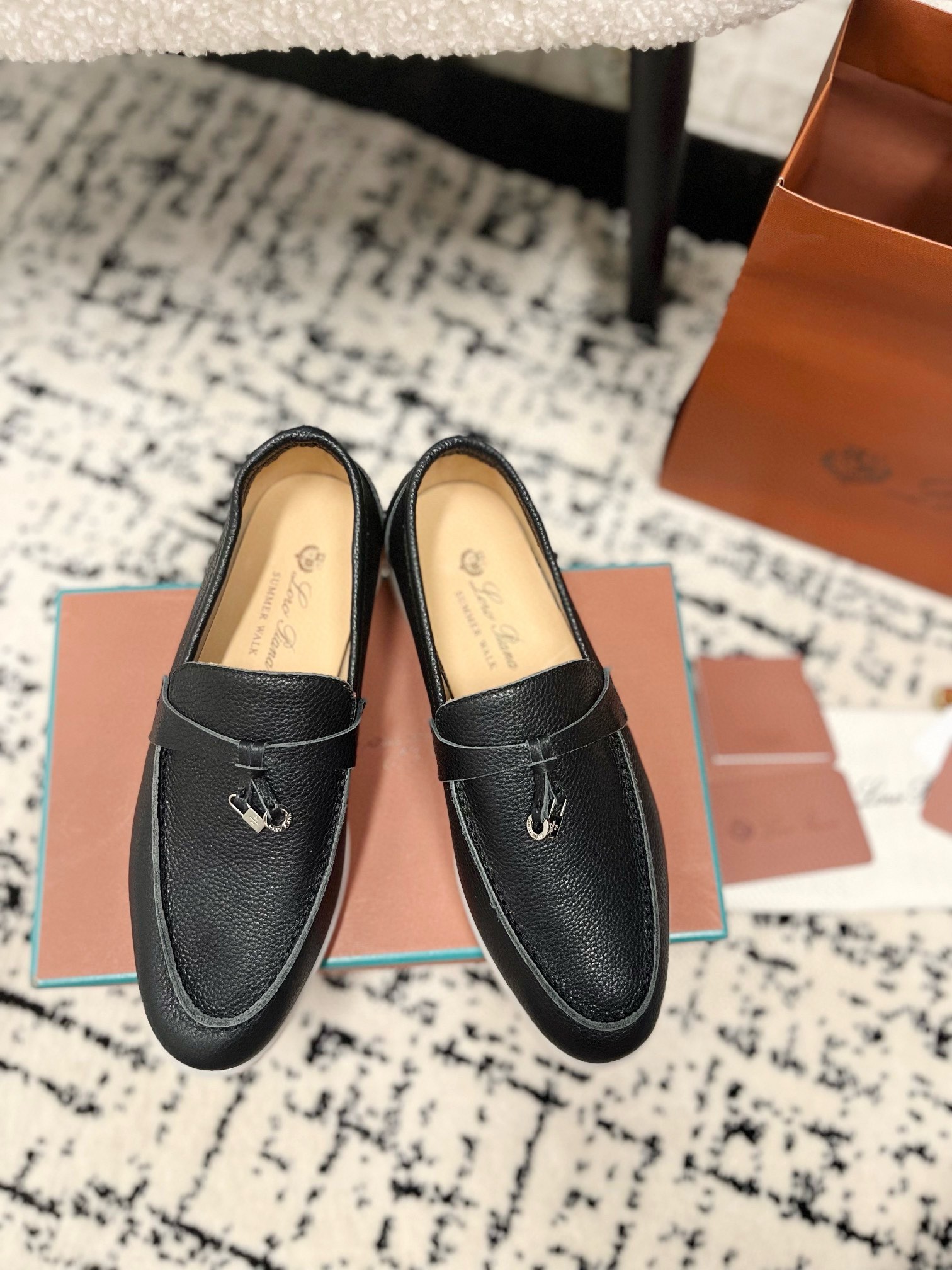 Loro Piana Schoenen Loafers Lycheepatroon Kalfsleer Koeienhuid