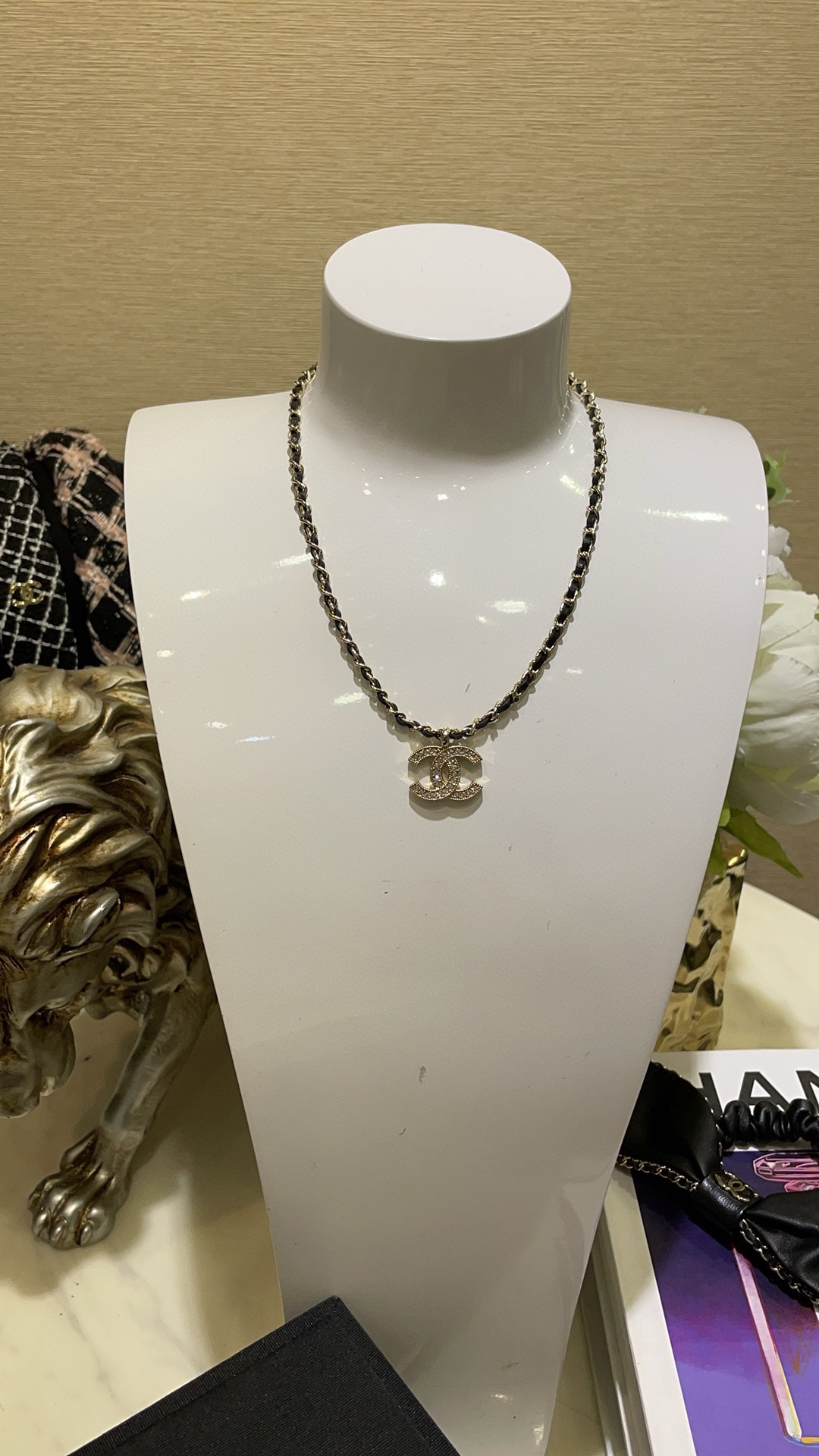 NO:104064,Xiaoxiang wears leather necklace, Chanel necklace, chanel, necklace19860909小香穿皮项链,香奈儿项链,chanel,necklace,Jewelry