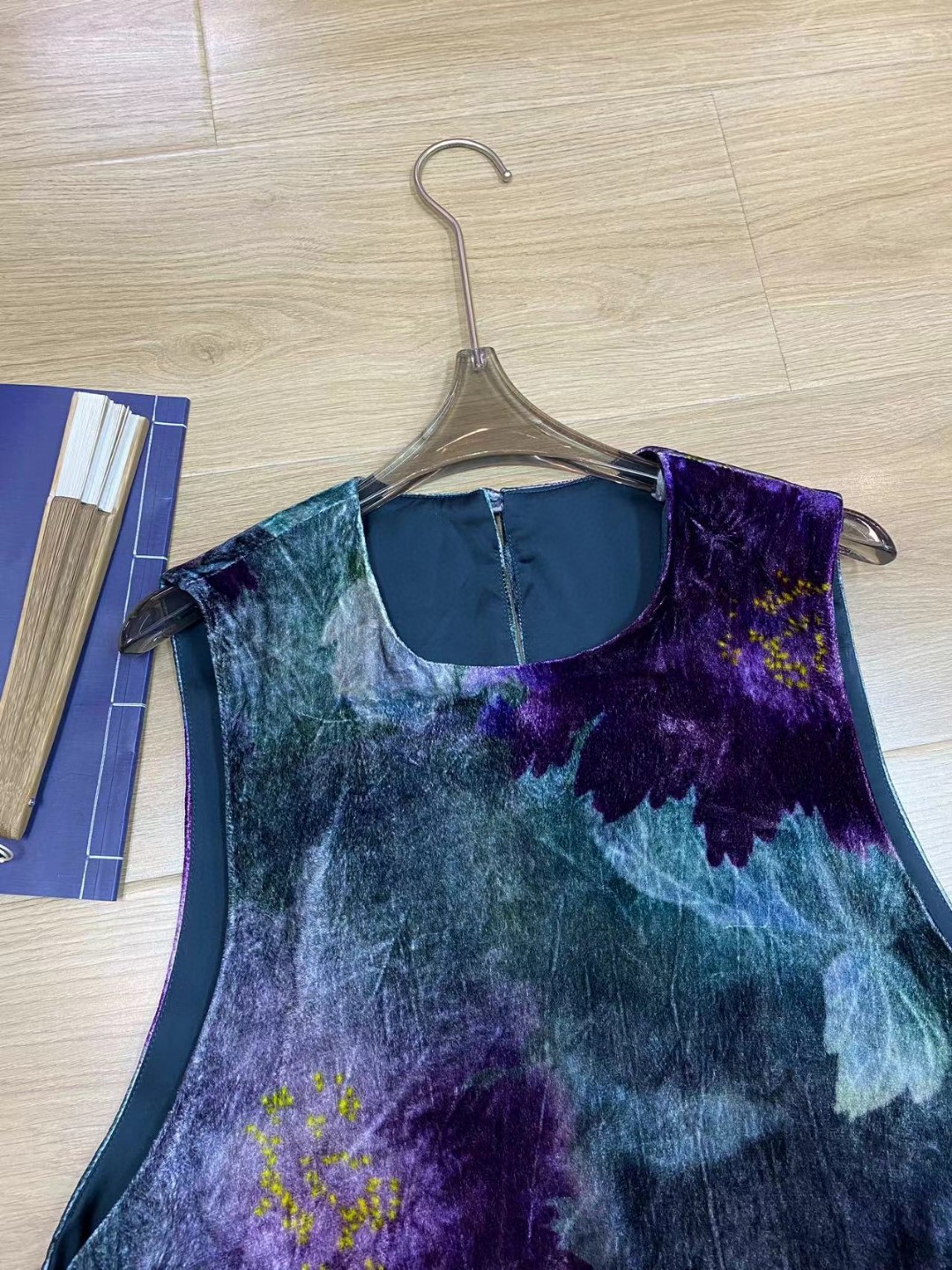 High-Quality Silk Women’s Clothes with Packaging: Perfect for White Shirts or Sweaters - 图片 5