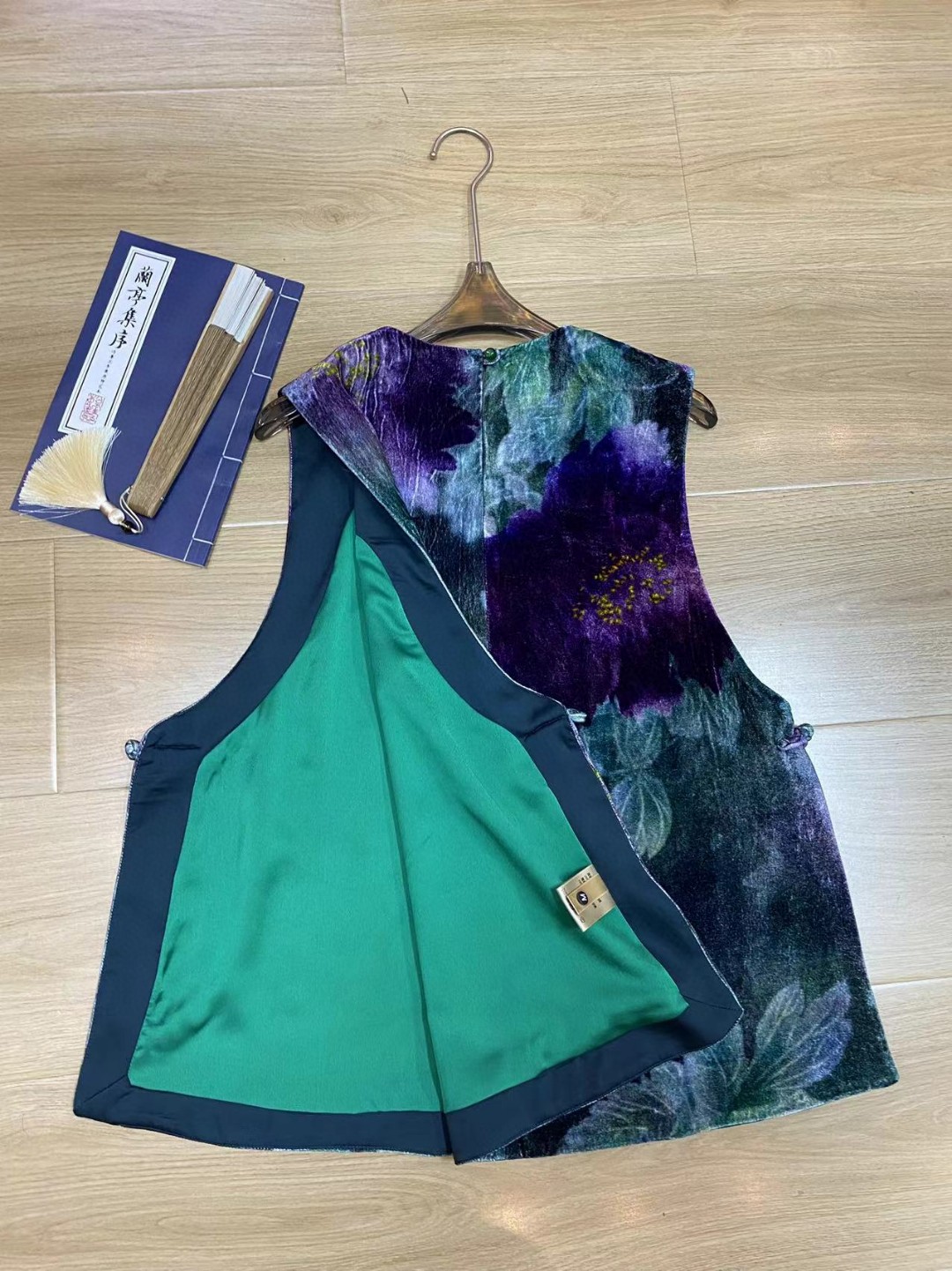 High-Quality Silk Women’s Clothes with Packaging: Perfect for White Shirts or Sweaters - 图片 6