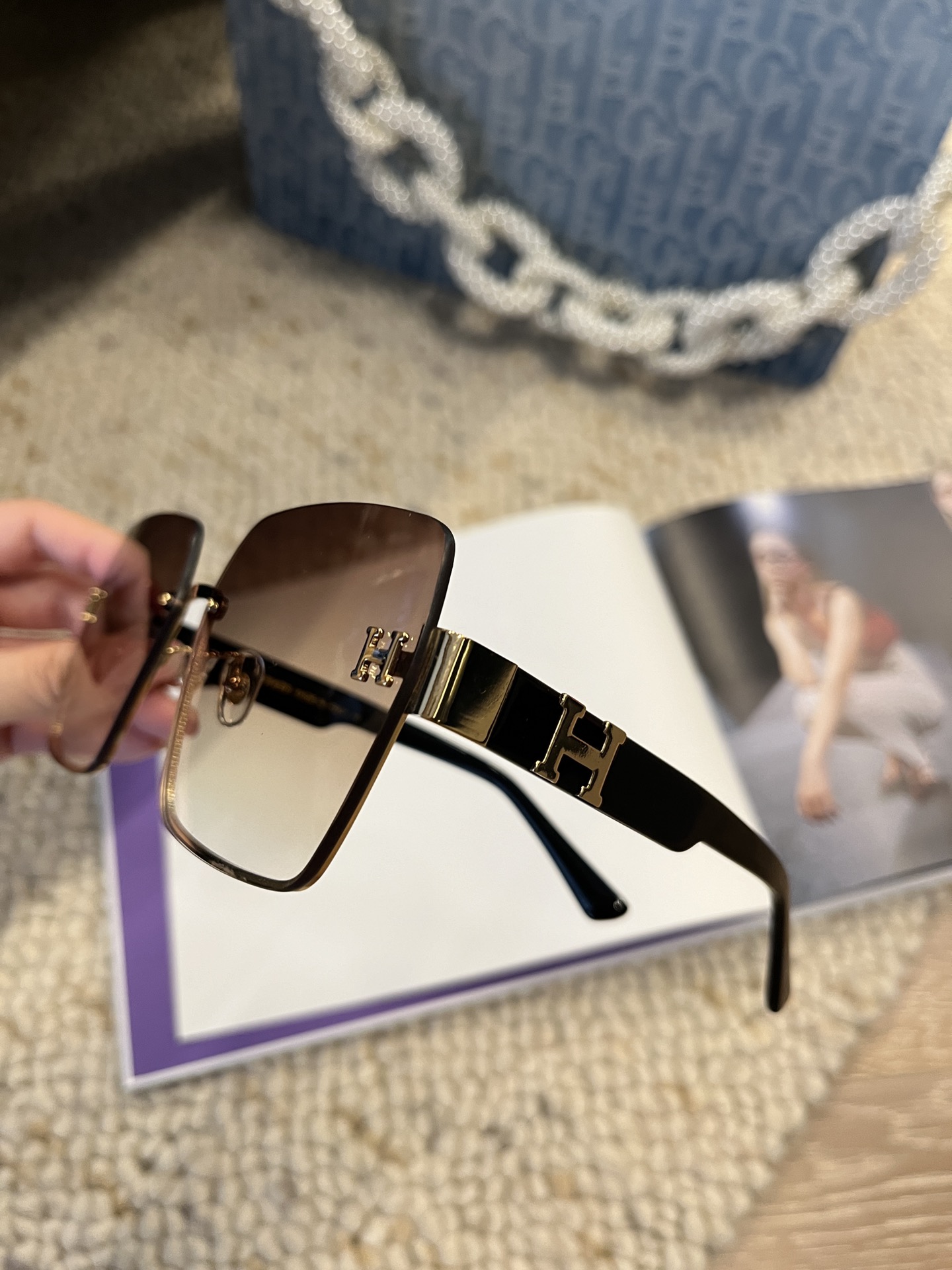  🕶️【Herm🌟s】
ModHS1908
Size62-18-140
精致优雅无框镜面 质感绝绝子 
