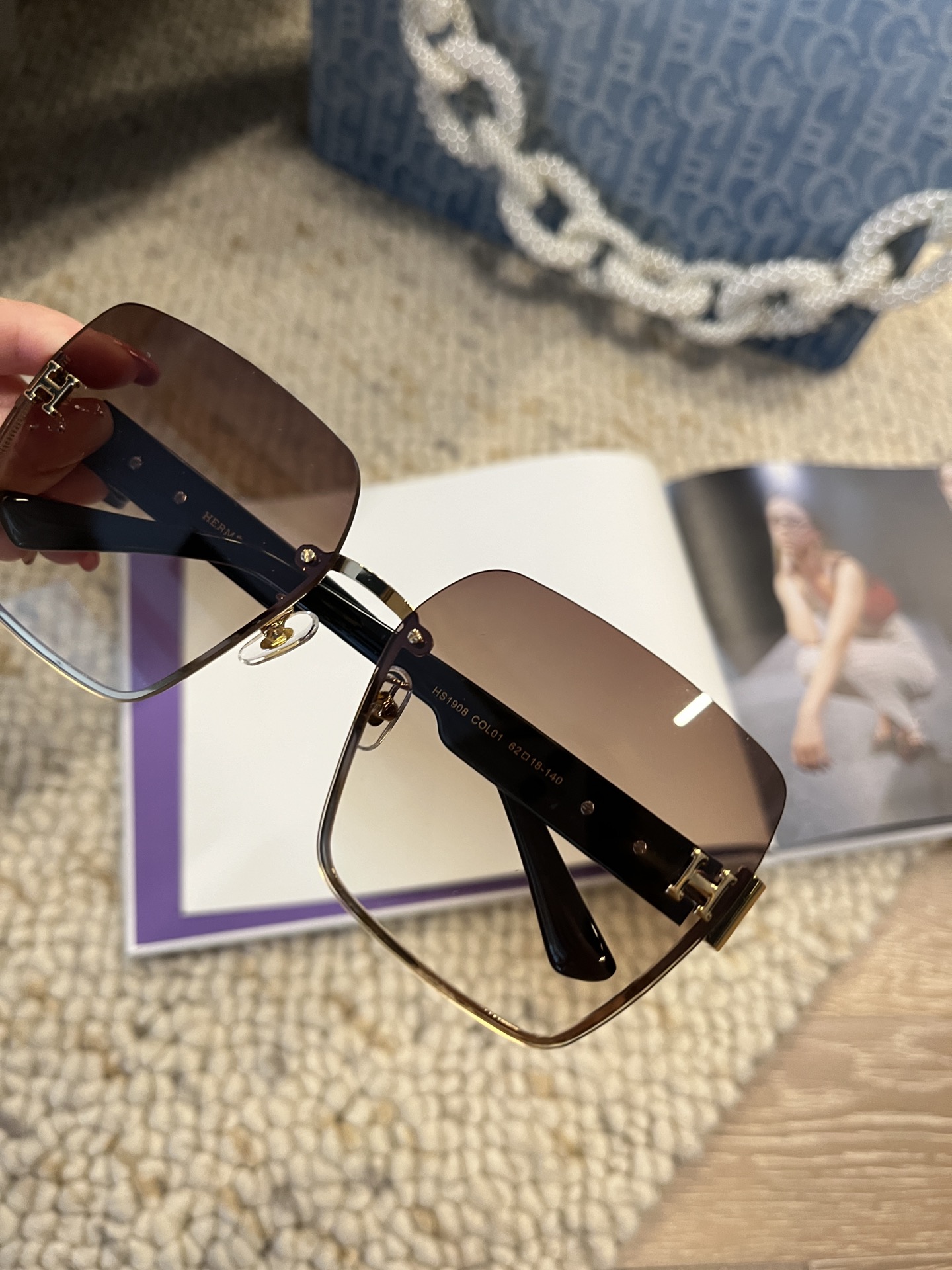  🕶️【Herm🌟s】
ModHS1908
Size62-18-140
精致优雅无框镜面 质感绝绝子 
