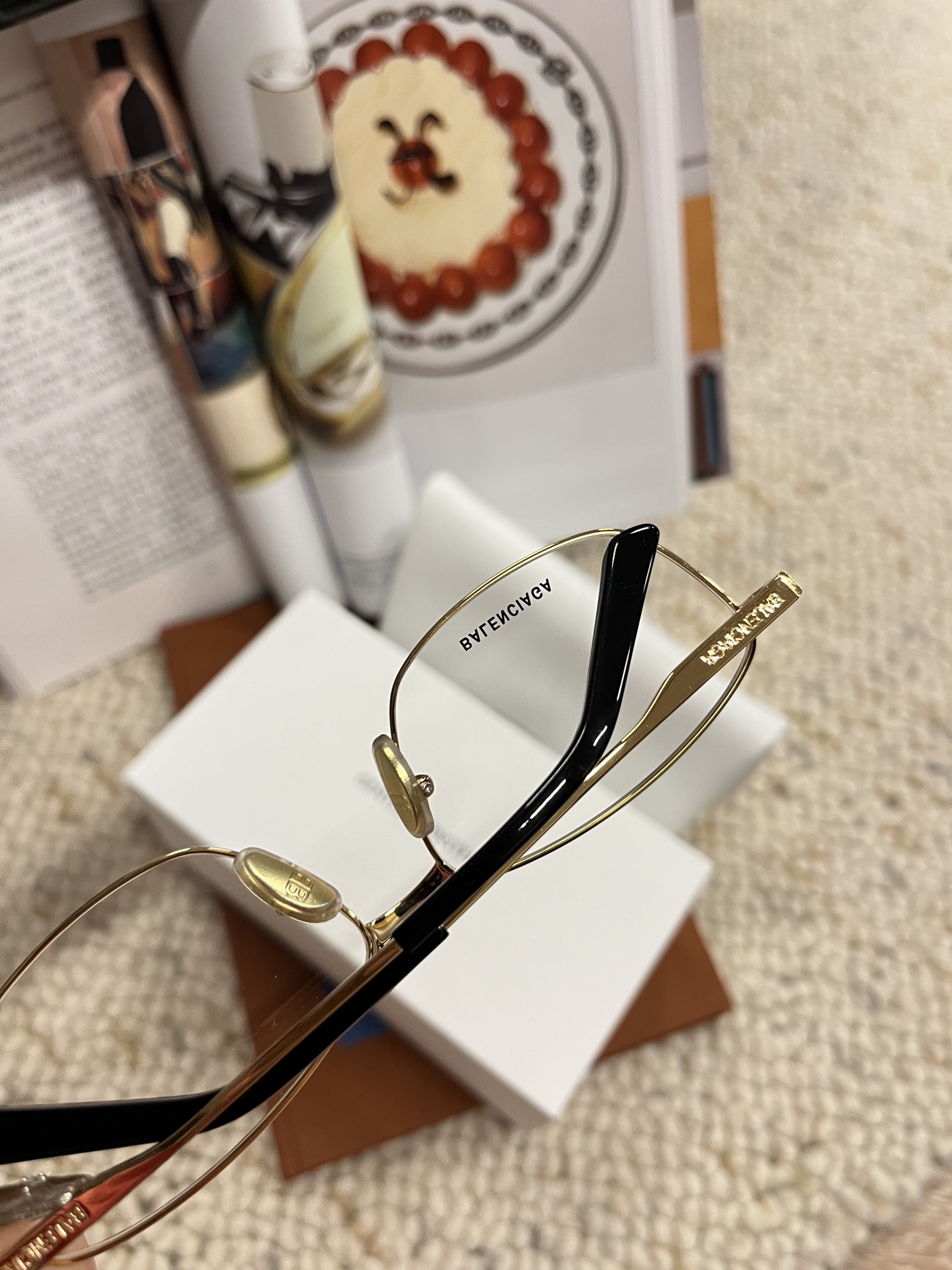 【balencig💣】
【bb0283】全色出🛒

井柏然款金丝框  禁欲系文艺感 
细节很赞价好 新批