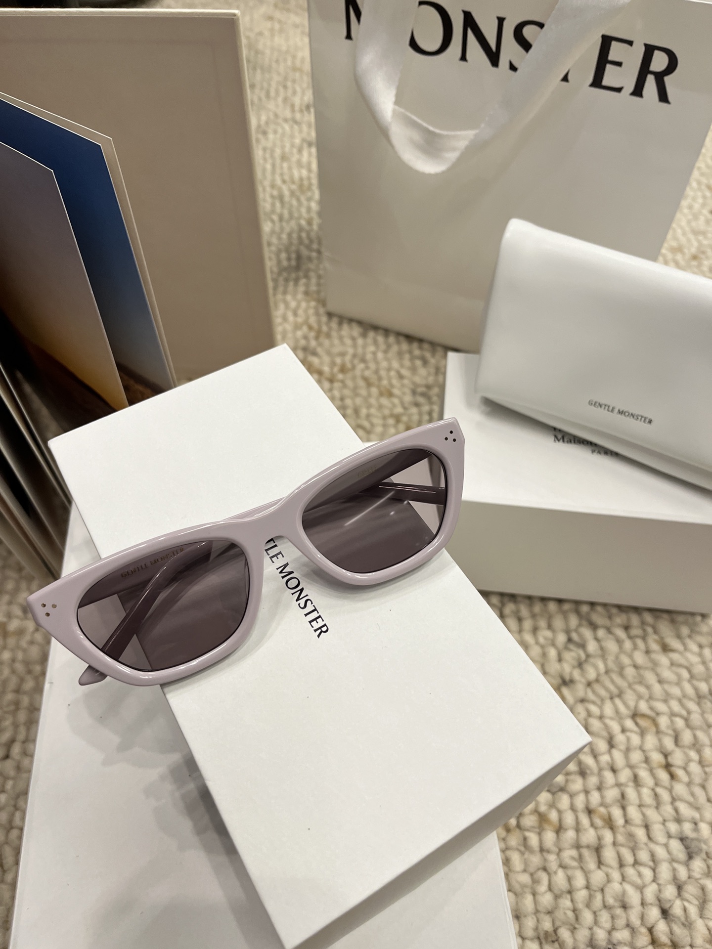 【Gisele】2025Collection来啦🕶️

😎贵气“小金标” 保留酷酷立体小黑超棱角感  整体更轻巧更时髦〰️
新年新气象 带上黑超开工啦🧨