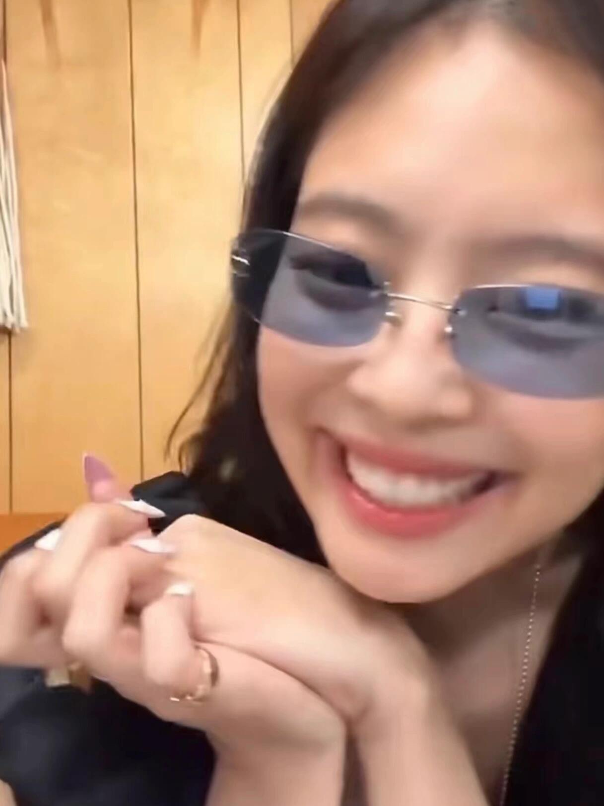  💙jennie with chanel vintage🕶️
🕶️ch4002  被妮神带。的中古香奶奶