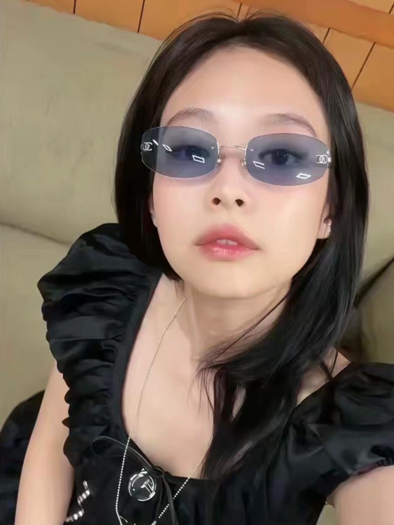  💙jennie with chanel vintage🕶️
🕶️ch4002  被妮神带。的中古香奶奶