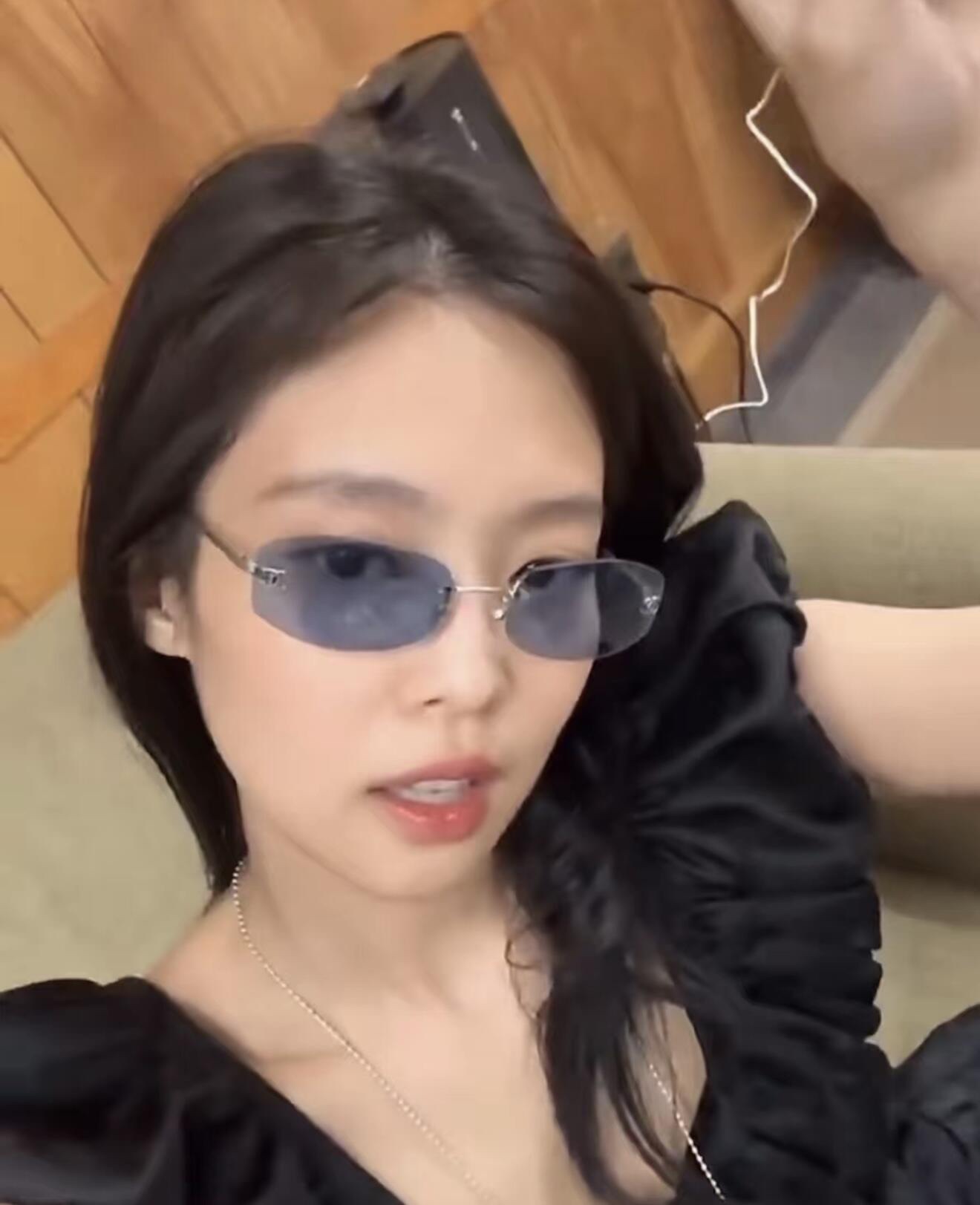 💙jennie with chanel vintage🕶️
🕶️ch4002  被妮神带。的中古香奶奶