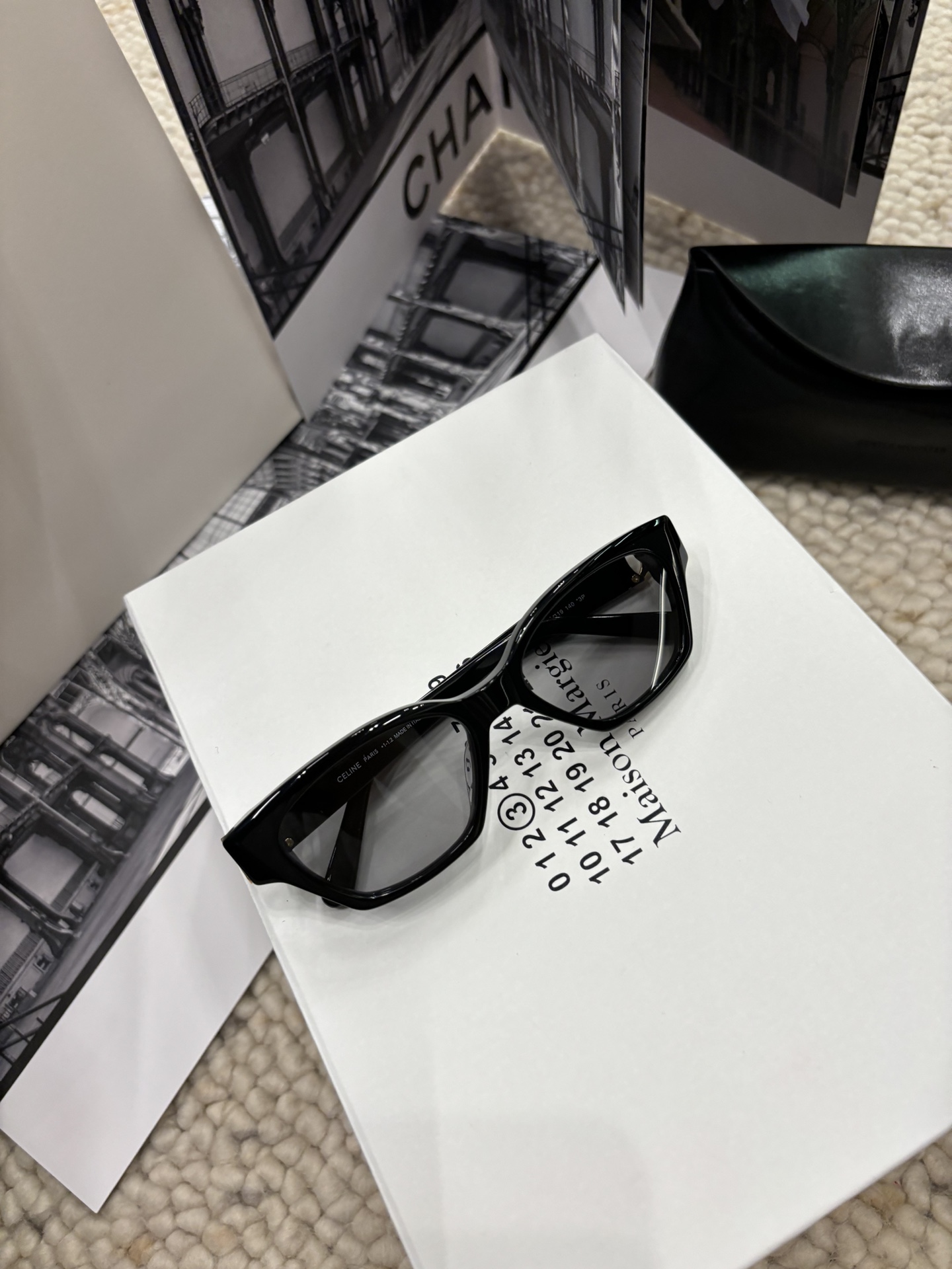 CELIN* Nuevas gafas de sol de montura pequeña 🎀 【CL40524】 Súper elegante montura negra poligonal pequeña, evita diseño…
