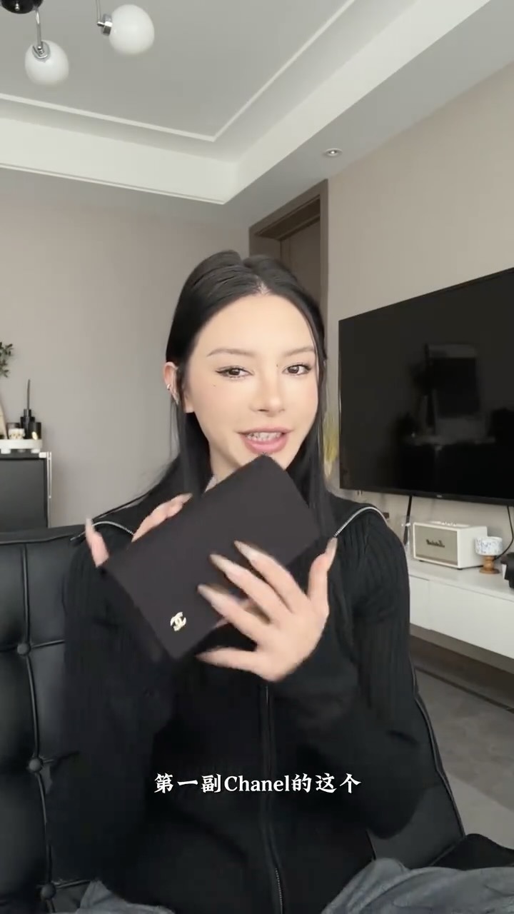 👧🏻Recomendación de blogger ch6056 Chanel imprescindible para los amantes de la moda, ¿quién no lo tiene todavía? 🕶️