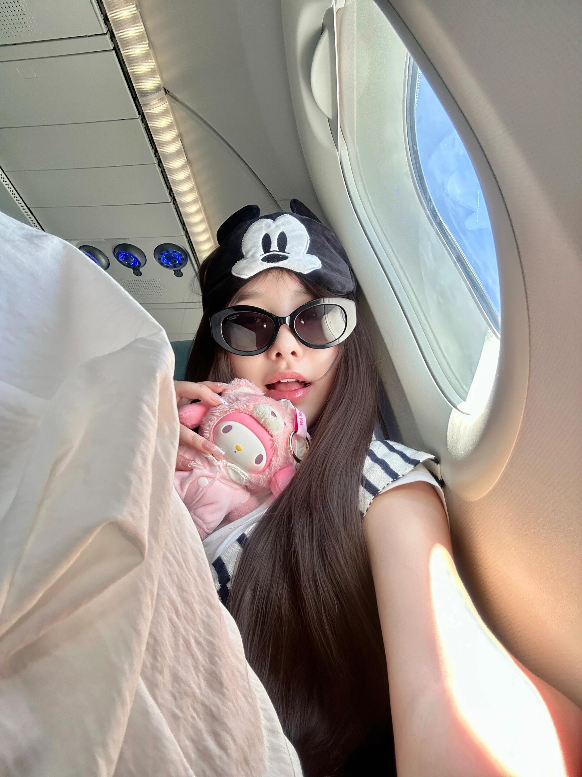 🕶️：5528