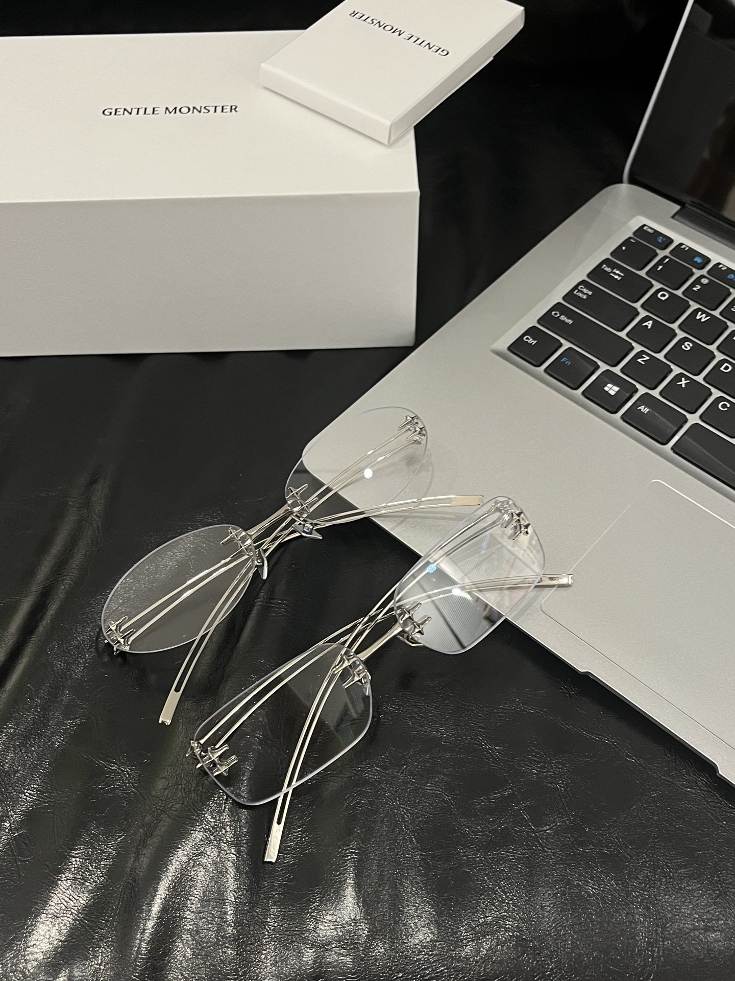 GENTLE MONSTER Frameless Metal Polygon Glasses
