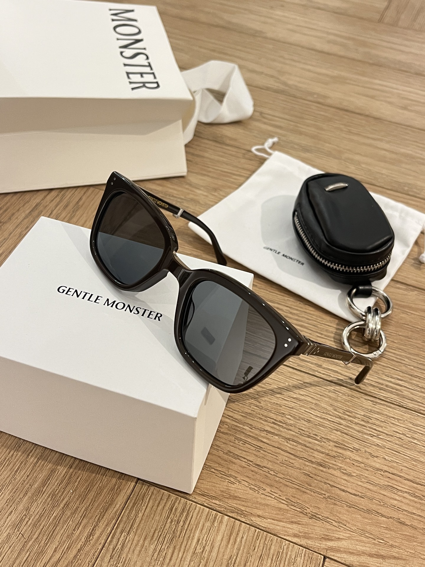 GENTLE MONSTER Foldable Sunglasses Black Acetate Cat Eye