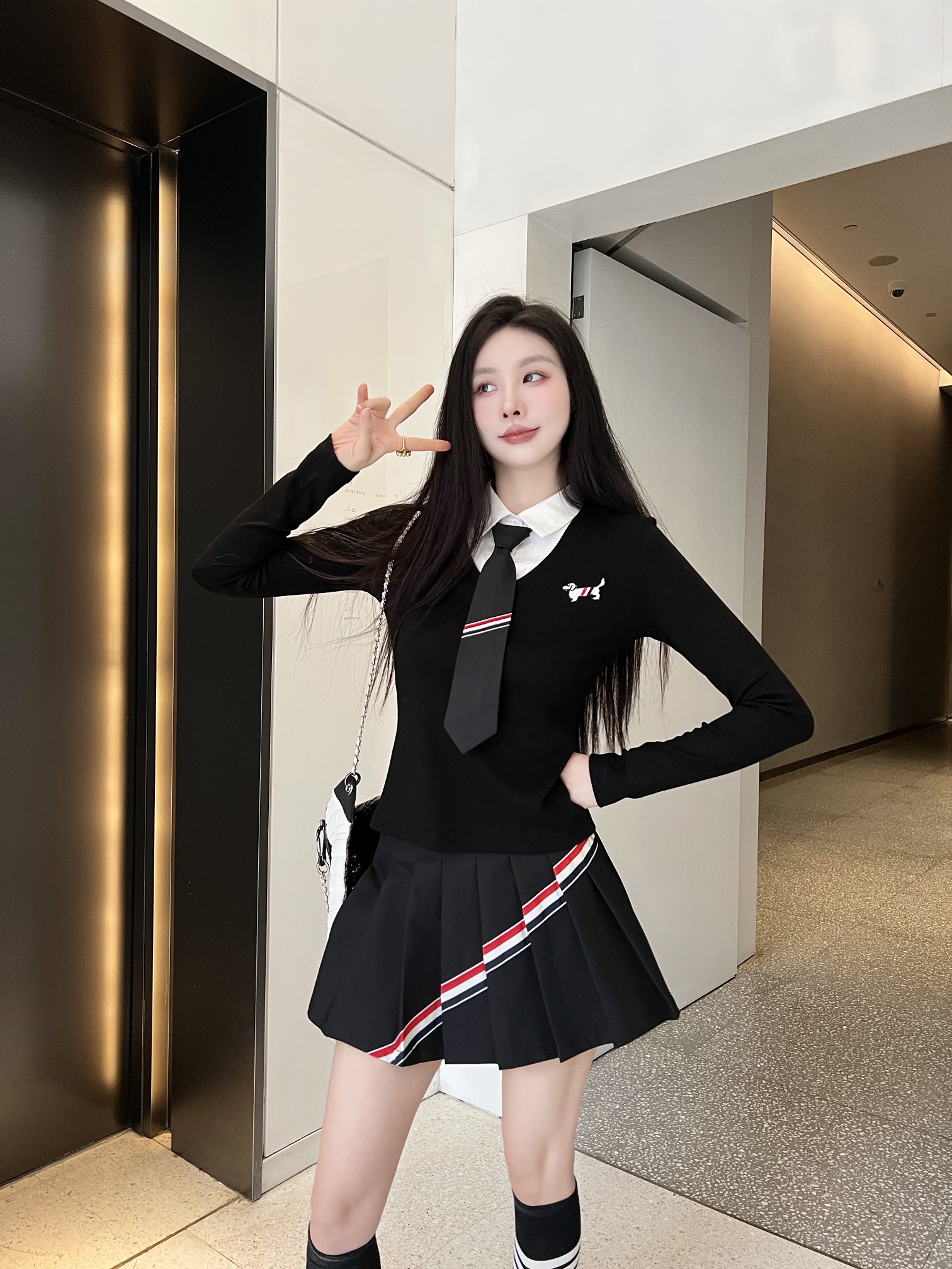 NO:313428,Model number G25020846 Thom Brown* Early Spring New TB Home Three-bar Contrast Color Webbing Age-reducing Temperament Set!  Fake two-piece buckled lapel puppy decorative pullover long-sleeved top (with tie) high waist pleated fashionable short skirt skirt!  Black, gray, (Size S bust 84, sleeve length 62, clothing length 55; waist 64, skirt length 36, skirt length, skirt length, skirt length, alexander wang19860909款号G25020846 Thom Brown*早春新款TB家三杠撞色织带减龄气质套装！假两件系扣翻领小狗装饰套头长袖上衣（配领带）高腰压褶时尚短裙半身裙！黑色、灰色、（S码胸围84,袖长62,衣长55；腰围64,裙长36,,skirts,ties,alexander wang,Women's clothing