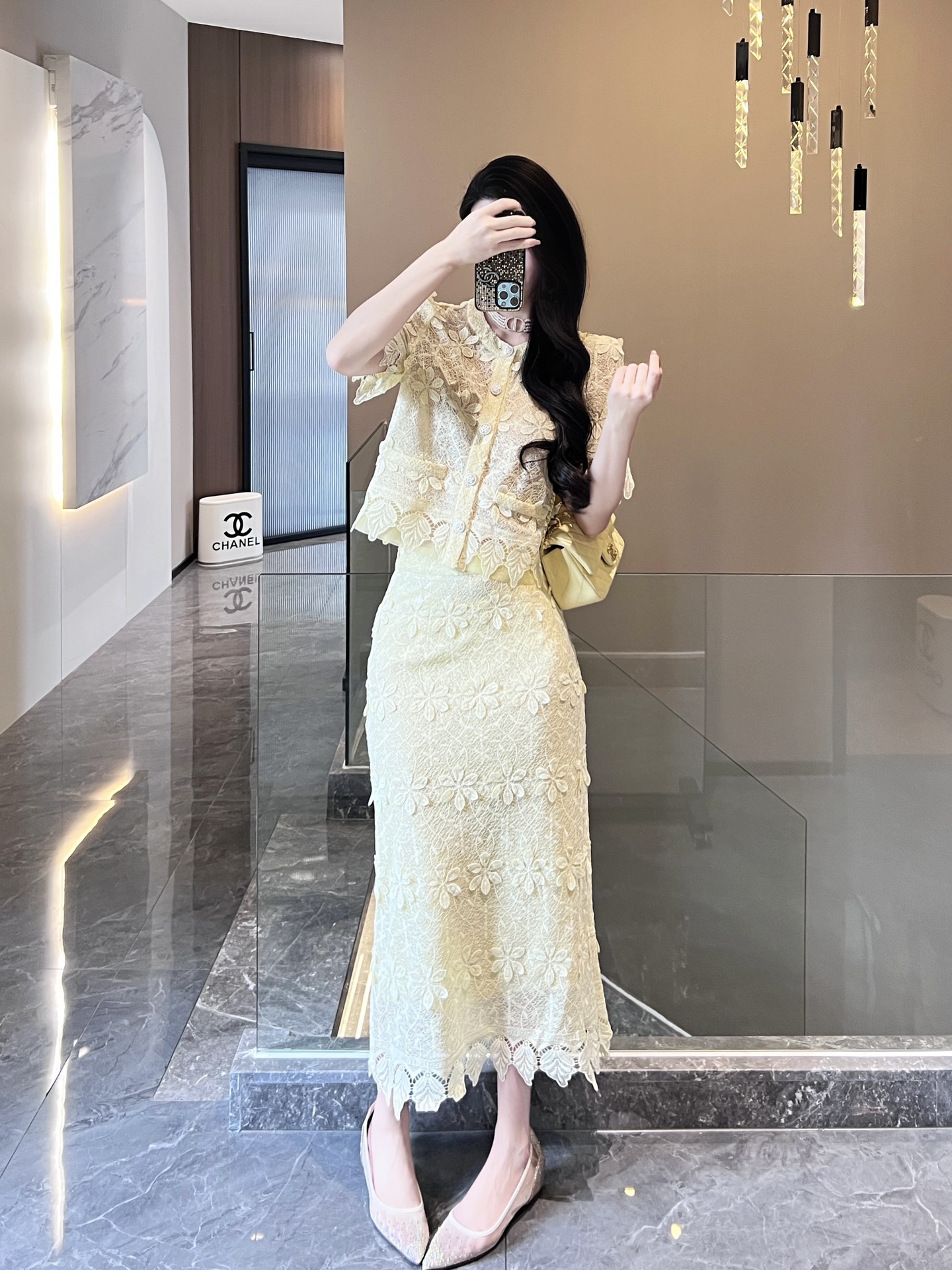 NO:332105,Model number G25050974 Self-portrai* new SP home new high-end custom temperament elegant and fashionable two-piece set!  Three-dimensional flower decorative buttoned round neck short-sleeved top with long high-waisted A-line skirt!  Yellow, (M size shoulder width 35, bust 94, sleeve length 28, clothing length 49; waist 70, hip 94, skirt length 84) hair, skirts, T-shirt, alexander wang19860909款号G25050974 Self-portrai*新款SP家新款高端定制气质优雅时尚两件套装！立体花朵装饰系扣圆领短袖上衣长款高腰A字半身裙！黄色,（M码肩宽35,胸围94,袖长28,衣长49；腰围70,臀围94,裙长84）发,,skirts,T-shirt,alexander wang,Women's clothing