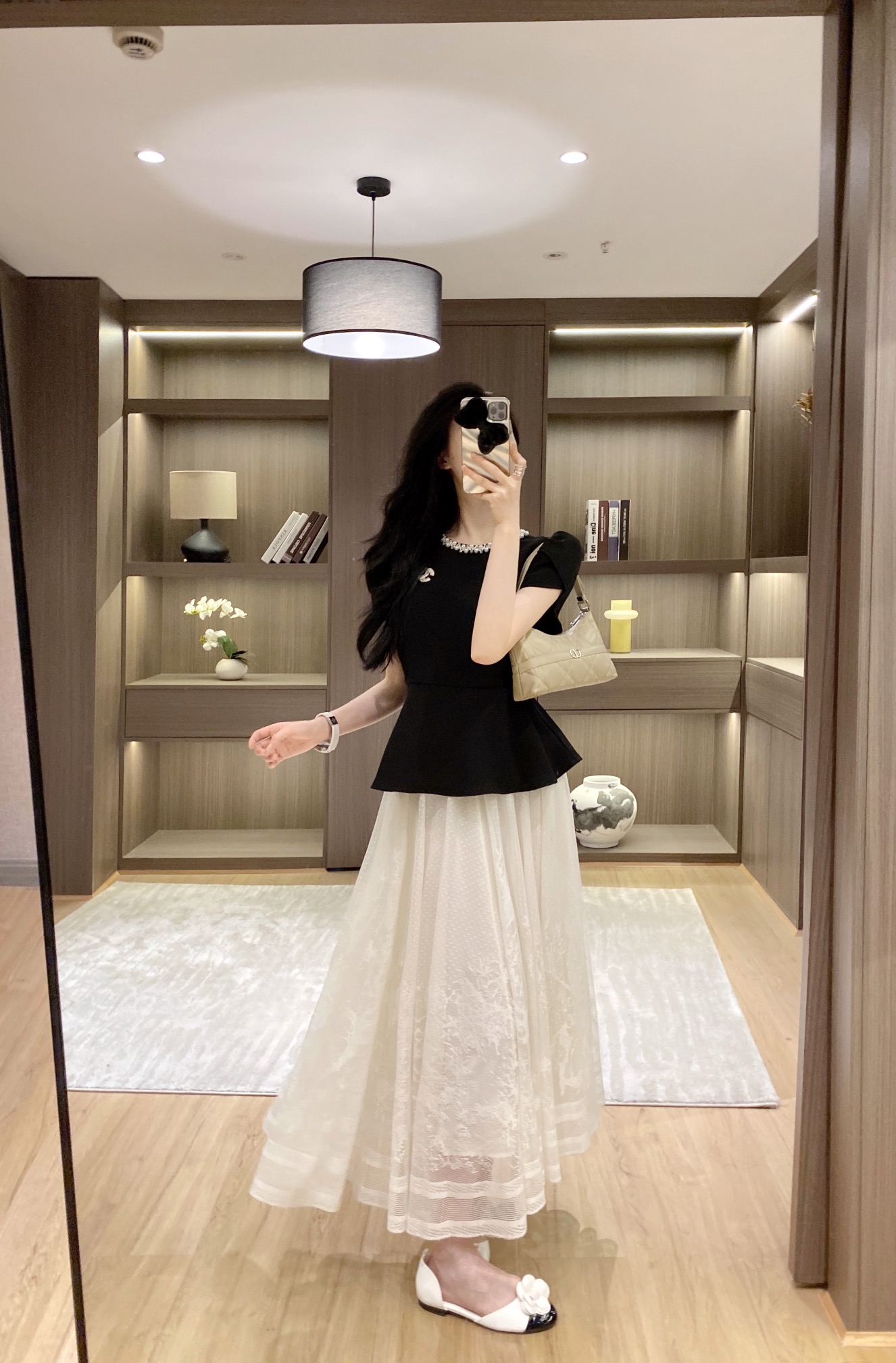 NO:439452,Model number G25070834 Chane* new style celebrity Xiaoxiang style two-piece suit!  Collar heavy industry nail beaded decorative ruffle spliced ​​slim fit short-sleeved top lace mesh mid-length skirt!  Black, apricot color, 36.38.40.42 (38 size bust 88, sleeve length 17, 56 clothes length; waist 64 elastic, skirt length 86), chanel, skirt, T-shirt, alexander wang19860909款号G25070834 Chane*新款气质名媛小香风两件套装！领口重工钉珠装饰荷叶边拼接修身显瘦短袖上衣蕾丝网纱中长半身裙！黑色、杏色、36.38.40.42（38码胸围88,袖长17,衣长56；腰围64弹力,裙长86）,,chanel,skirts,T-shirt,alexander wang,Women's clothing