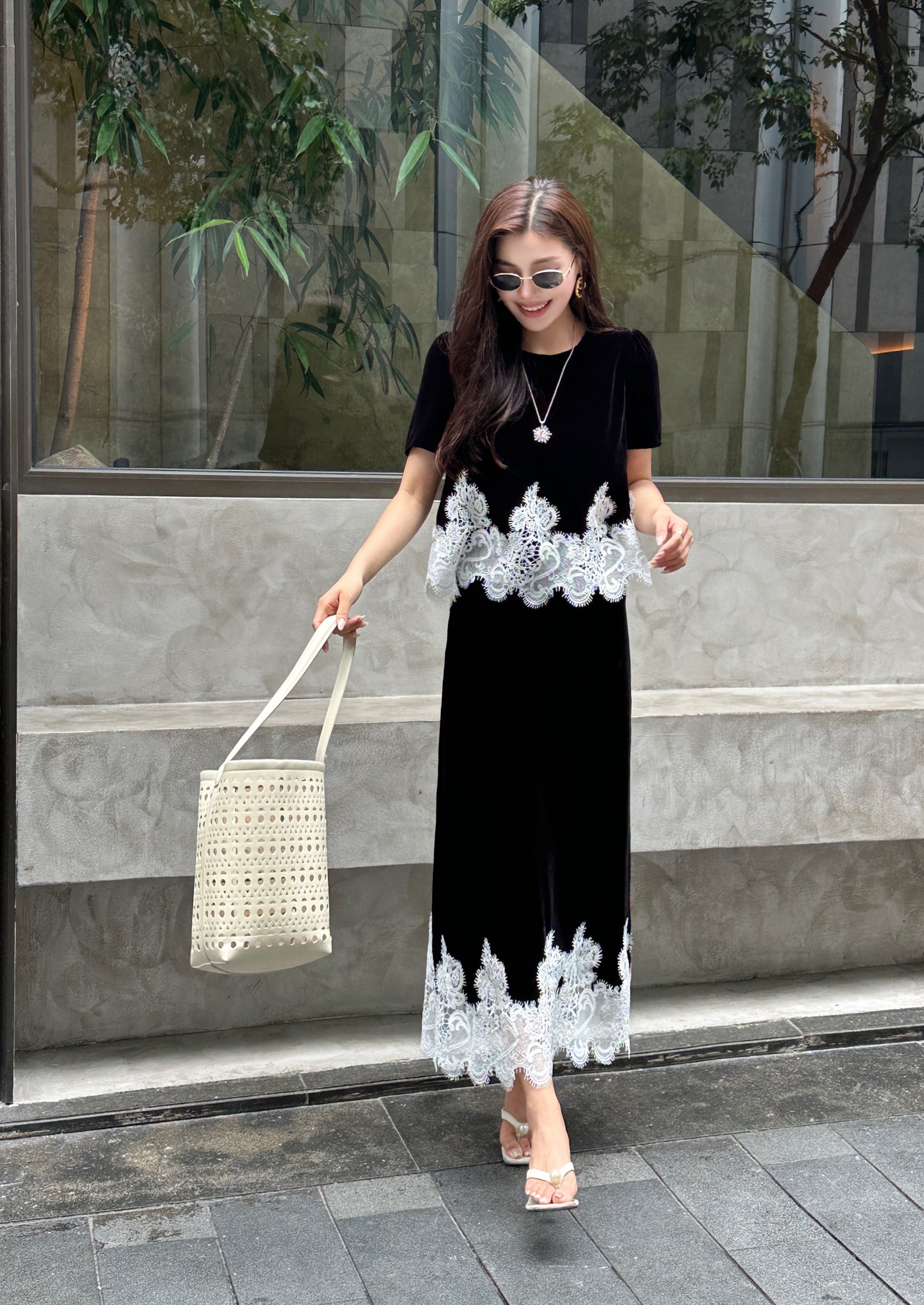 NO:445409,Model number G25071438 MiuMi* Miujia new high-end custom temperament elegant lace spliced ​​velvet two-piece set!  Pullover short-sleeved top long high-waisted skirt!  Black, (M size bust 96, sleeve length 23, 54, waist 70, skirt length 89) hair, miumiu, skirt 8, T-shirt, alexander wang19860909款号G25071438 MiuMi*缪家新款高端定制气质高雅蕾丝花边拼接丝绒两件套装！套头短袖上衣长款高腰半身裙！黑色, （M码胸围96,袖长23,衣长54,腰围70,裙长89）发,,miumiu,skirts,T-shirt,alexander wang,Women's clothing