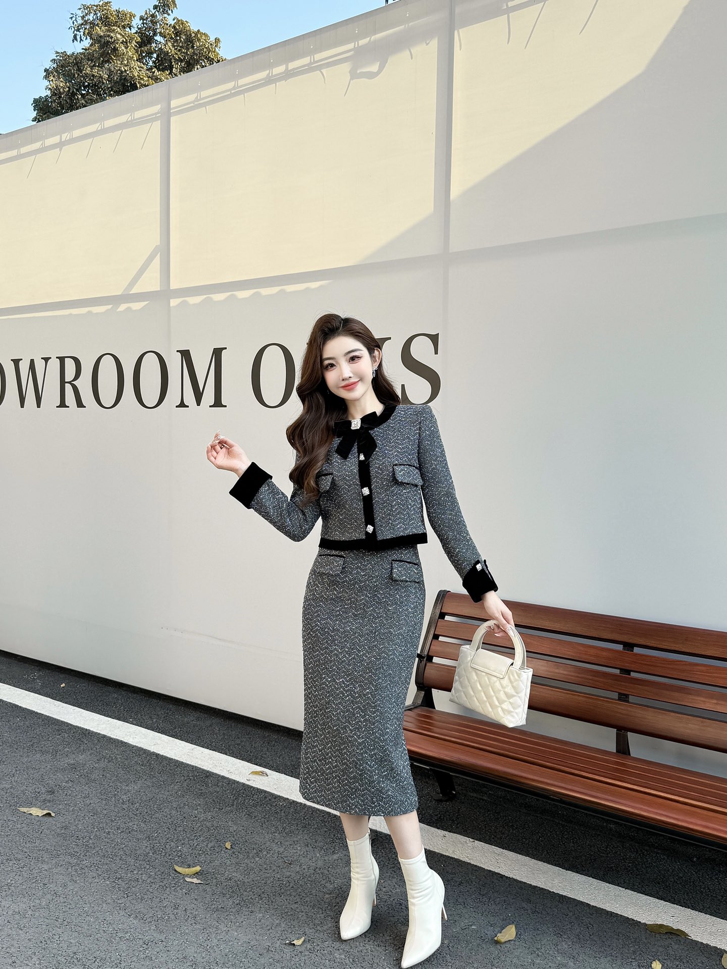 NO:534934,Model number G25092718 Chane* new winter style high-end customized thickened small fragrance style set!  Heavy industrial hot diamonds, water corrugated decorative rhinestone square buckle velvet spliced ​​short round neck jacket mid-length hip-covered one-step skirt slit skirt!  (M size shoulder width 37 with padded shoulders, bust 92, sleeve length 56, garment length 44; waist 72, hip 90, skirt length 74) hair, chanel, skirt 95, jackets & coats, alexander wang19860909款号G25092718 Chane*冬季新款 高端定制加厚小香风气质套装！满身重工烫钻水波纹装饰水钻方扣丝绒拼接短款圆领外套中长款包臀一步裙开叉半身裙！ （M码肩宽37有垫肩,胸围92,袖长56,衣长44；腰围72,臀围90,裙长74）发,,chanel,skirts,jackets & coats,alexander wang,Women's clothing