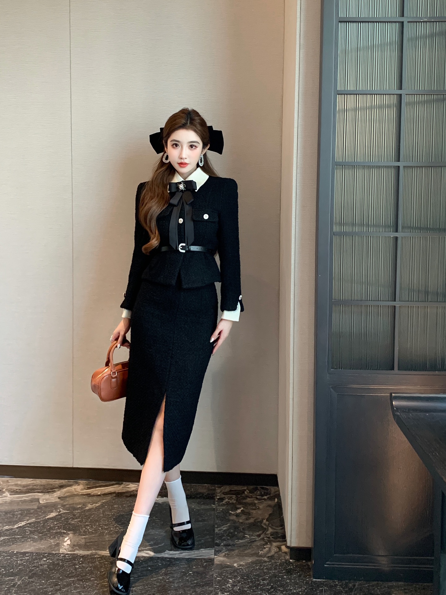 NO:534947,Model number G25092739 Chane* new winter style high-end customized thickened small fragrance style set!  Bow brooch decorative contrasting spliced ​​buckle lapel short jacket (with belt) mid-length hip-covered one-step skirt slit skirt!  Black, 36.38.40.42 (38 size bust 84, sleeve length 57, clothing length 50; waist 68, hip 86, skirt length 72) hair, chanel, skirt 8rts, jackets & coats, brooch, breastpin, alexander wang19860909款号G25092739 Chane*冬季新款 高端定制加厚小香风气质套装！蝴蝶结胸针装饰撞色拼接系扣翻领短款外套（配腰带）中长款包臀一步裙开叉半身裙！黑色,36.38.40.42（38码胸围84,袖长57,衣长50；腰围68,臀围86,裙长72）发,,chanel,skirts,jackets & coats,brooch，breastpin,alexander wang,Women's clothing