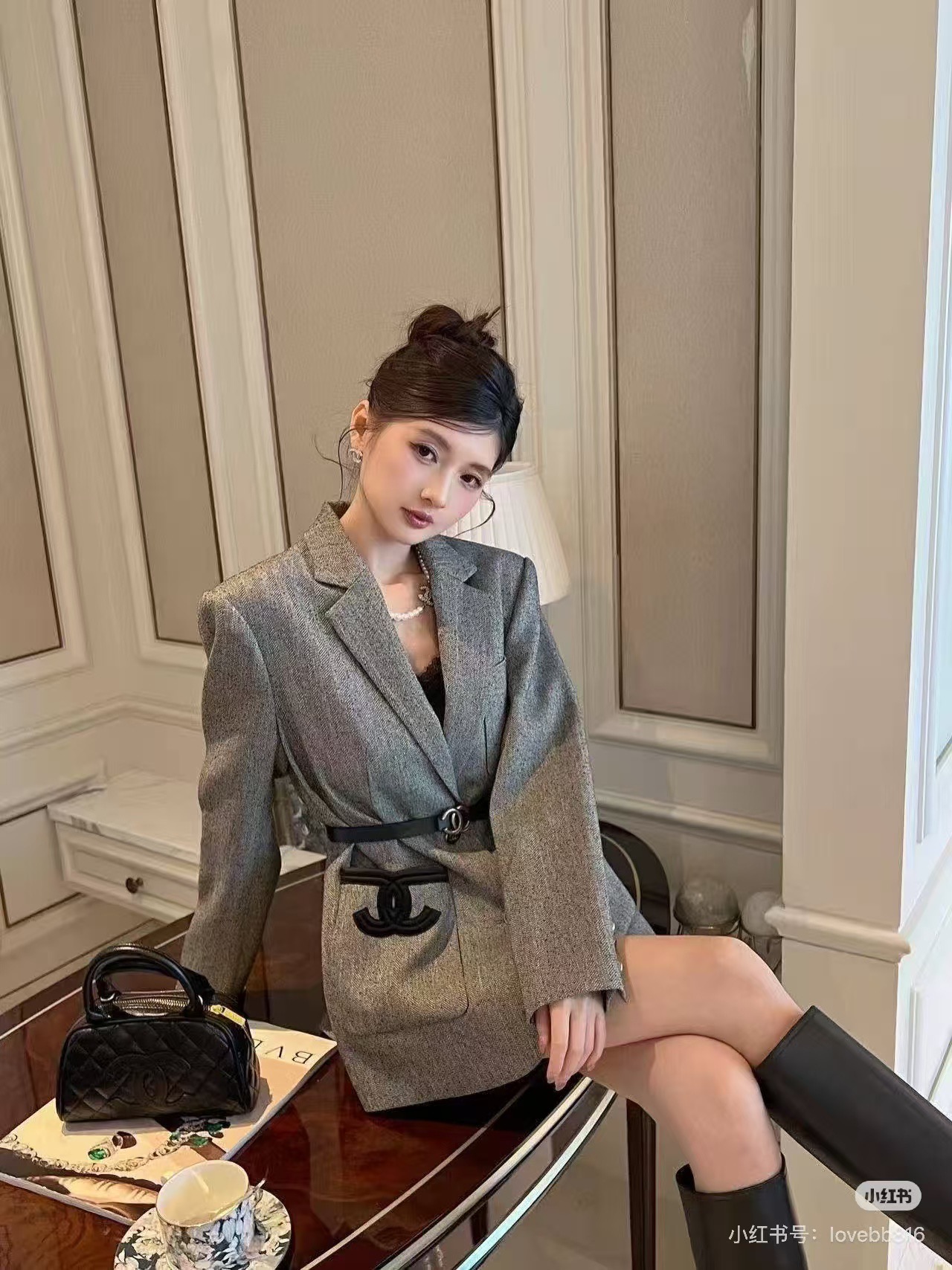 NO:591855,Model No. G25111458 Chane* new high-end customized herringbone wool blend fabric, double C pockets decorated with two buttons small fragrant style suit jacket belt!  (M size shoulder width 41 with shoulder pads, bust 100, sleeve length 58, dress length 71) hair,,chanel,jackets & coats,business suit,alexander wang19860909款号G25111458 Chane*新款 高端定制人字纹羊毛混纺面料、双C口袋装饰两粒扣小香风西装外套腰带！ （M码肩宽41有垫肩,胸围100,袖长58,衣长71）发,,chanel,jackets & coats,business suit,alexander wang,Women's clothing
