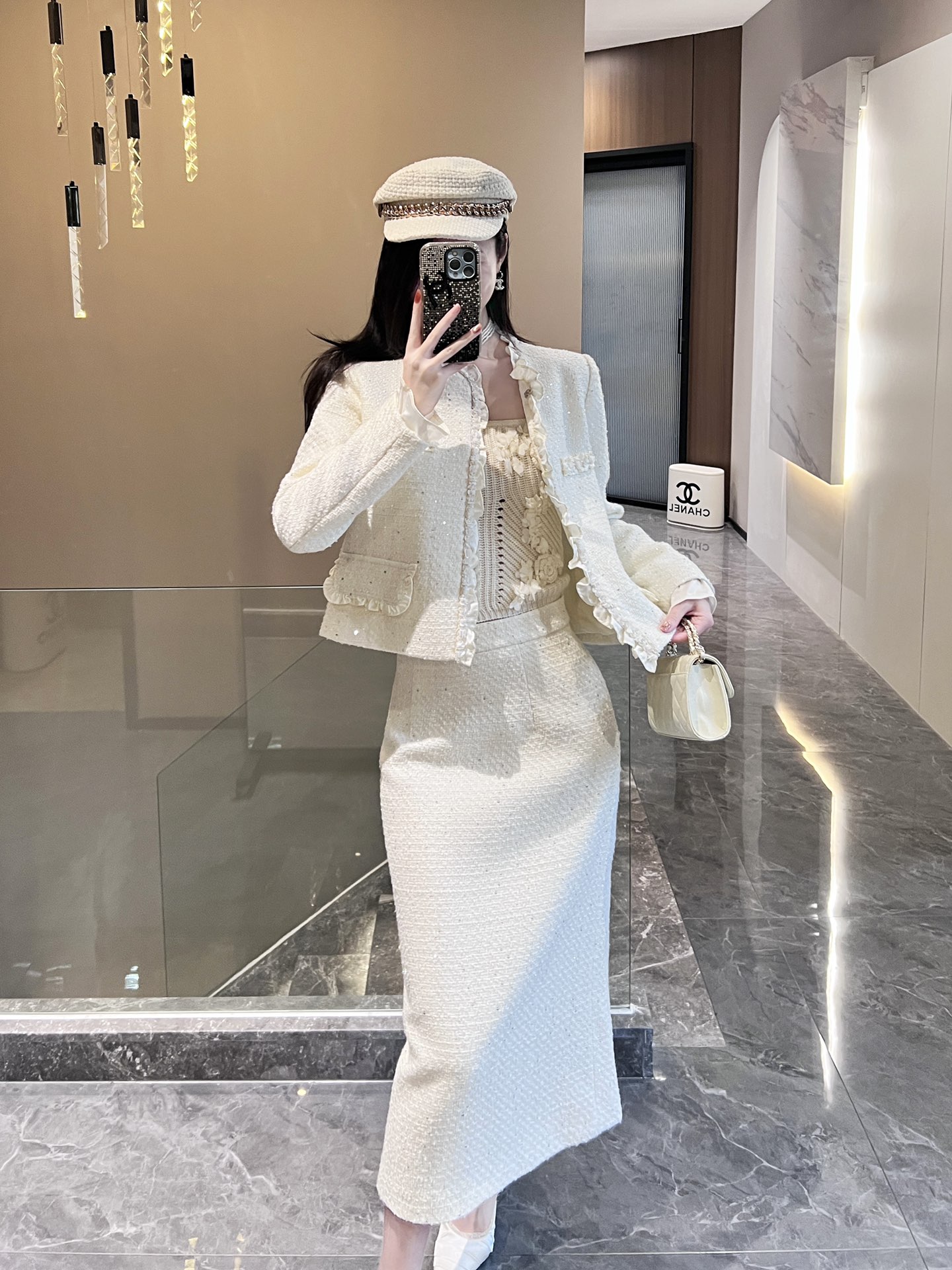 NO:590888,Style number G25111275 CHANE* new high-end customized two-piece suit with sweet and fragrant style!  Fungus-edged sequins decorated with button placket, round neck, long-sleeved short coat, mid-length high-waisted hip-covering one-step skirt!  Off-white, (M size shoulder width 37 with shoulder pads, bust 92, sleeve length 56, dress length 52; waist 70, hip 94, skirt length 75) hair,,chanel,skirts,jackets & coats,alexander wang19860909款号G25111275 CHANE*新款 高端定制气质甜美小香风两件套装！木耳边拼接珠片装饰系扣门襟圆领长袖短款外套中长款高腰包臀一步裙半身裙！米白色、 （M码肩宽37有垫肩,胸围92,袖长56,衣长52；腰围70,臀围94,裙长75）发,,chanel,skirts,jackets & coats,alexander wang,Women's clothing