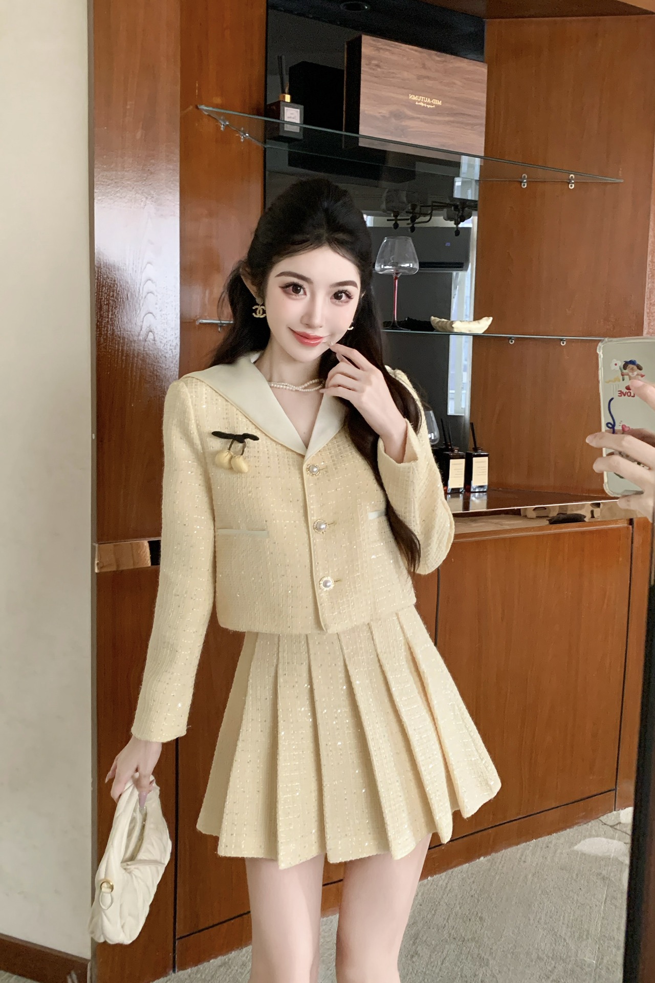 NO:623831,Style No. G25112753 MIUMI*Miaojia’s new style, sweet and age-reducing fashionable sequined slub two-piece suit!  Small cherry embellished navy collar short coat high waist pleated pleated short skirt skirt!  White, light yellow, 36.38.40.42 (size 38, shoulder width 37 with shoulder pads, bust 96, sleeve length 55, dress length 46; waist 72, skirt length 40) hair,,miumiu,skirts,jackets & coats,alexander wang19860909款号G25112753 MIUMI*缪家新款 气质甜美减龄时尚亮片粗纺两件套装！小樱桃装饰海军领短款外套高腰百褶压褶短裙半身裙！白色、浅黄、36.38.40.42（38码肩宽37有垫肩,胸围96,袖长55,衣长46；腰围72,裙长40）发,,miumiu,skirts,jackets & coats,alexander wang,Women's clothing