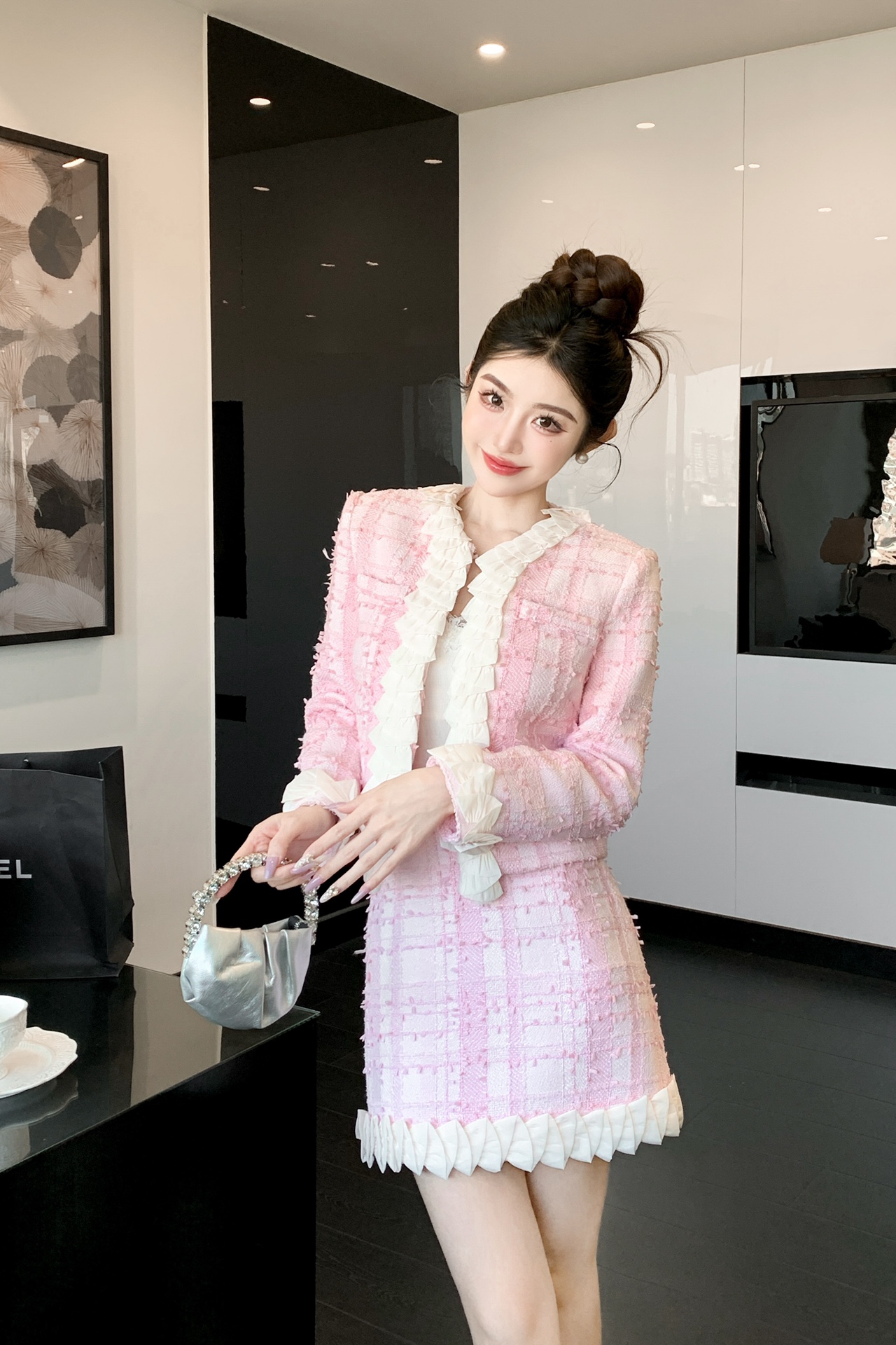 NO:624623,Style No. G25112875 CHANE*L new high-end customized elegant lady style two-piece suit!  Pleated stacked lace collar and buttoned placket short coat top with high-waisted A-line skirt and skirt!  Light yellow, pink, (M size shoulder width 38 with shoulder pads, bust 92, sleeve length 57, dress length 50; waist 70, hip 90, skirt length 44) hair,,chanel,skirts,jackets & coats,alexander wang19860909款号G25112875 CHANE*L新款高端定制气质名媛风两件套装！压褶堆叠花边领拼接系扣门襟短款外套上衣高腰A字短裙半身裙！淡黄色、粉色、 （M码肩宽38有垫肩,胸围92,袖长57,衣长50；腰围70,臀围90,裙长44）发,,chanel,skirts,jackets & coats,alexander wang,Women's clothing