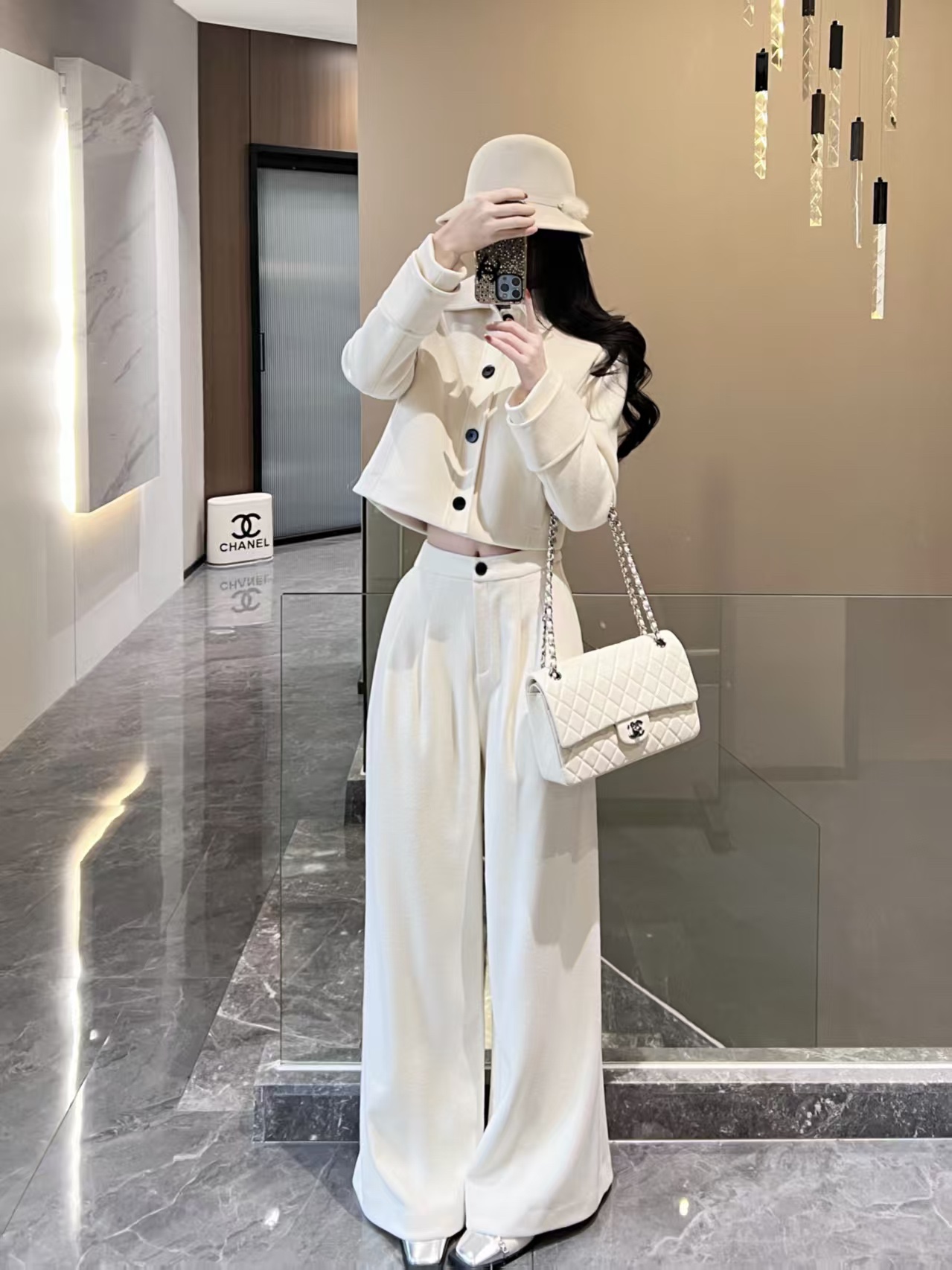 NO:689453,Model No. G26010557 Dio* new high-end custom-made two-piece suit of super soft woolen fabric, simple and fashionable temperament!  Buttoned lapel short long-sleeved quilted jacket with zipper fly buttoned high waist slimming loose wide leg trousers!  Off-white, (size M shoulder width 39 with shoulder pads, bust 98, sleeve length 59, dress length 48; waist 70, hip 100, pants length 103), Dior-clothing, dior, dior, jackets & coats,19860909款号G26010557 Dio*新款 高端定制超柔软毛呢面料、简约时尚气质两件套装！系扣翻领短款长袖夹棉外套拉链门襟系扣高腰显瘦宽松阔腿裤长裤！米白色, （M码肩宽39有垫肩,胸围98,袖长59,衣长48；腰围70,臀围100,裤长103）,迪奥-服装,dior,dior,jackets & coats,,Women's clothing
