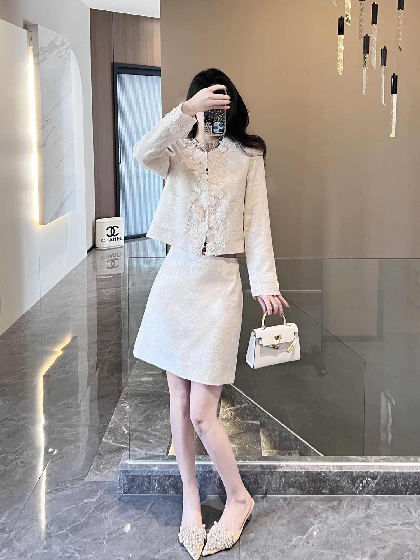 NO:750538,Style No. G26030943 VALENTIN*O Warren's new high-end customized elegant lady jacquard two-piece suit!  Three-dimensional flower decoration, round neck, long sleeves, short jacquard jacket, high-waisted A-line skirt!  Apricot color, (M size shoulder width 40 with shoulder pads, bust 100, sleeve length 60, dress length 50; waist 70, skirt length 44) batch,,valentino,valentino,skirts,jackets & coats,19860909款号G26030943 VALENTIN*O华伦家新款 高端定制气质名媛提花两件套装！立体花朵装饰圆领长袖短款提花外套高腰A字短裙半身裙！杏色、 （M码肩宽40有垫肩,胸围100,袖长60,衣长50；腰围70,裙长44）批,,valentino,valentino,skirts,jackets & coats,,Women's clothing