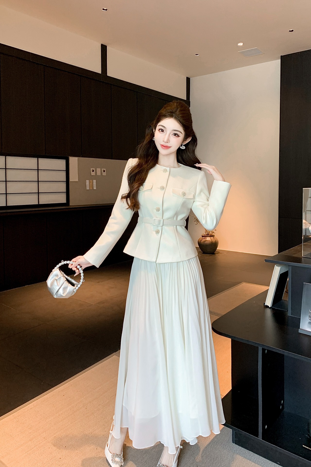 NO:751458,Style No. G26031084 Dio*’s new high-end customized elegant lady-style two-piece suit!  Small shiny blend fabric button-fly round neck short Xiaoxiang jacket top long pleated pleated skirt!  Apricot, black, (M size shoulder width 38 with shoulder pads, bust 94, sleeve length 59, dress length 57; waist 60 stretchable, skirt length 84) batch,, dior, skirts, jackets & coats,19860909款号G26031084 Dio*新款高端定制气质名媛小香风两件套装！小细闪混纺面料系扣门襟圆领短款小香外套上衣长款压褶百褶半身裙！杏色、黑色、 （M码肩宽38有垫肩,胸围94,袖长59,衣长57；腰围60可弹力,裙长84）批,,dior,skirts,jackets & coats,,Women's clothing