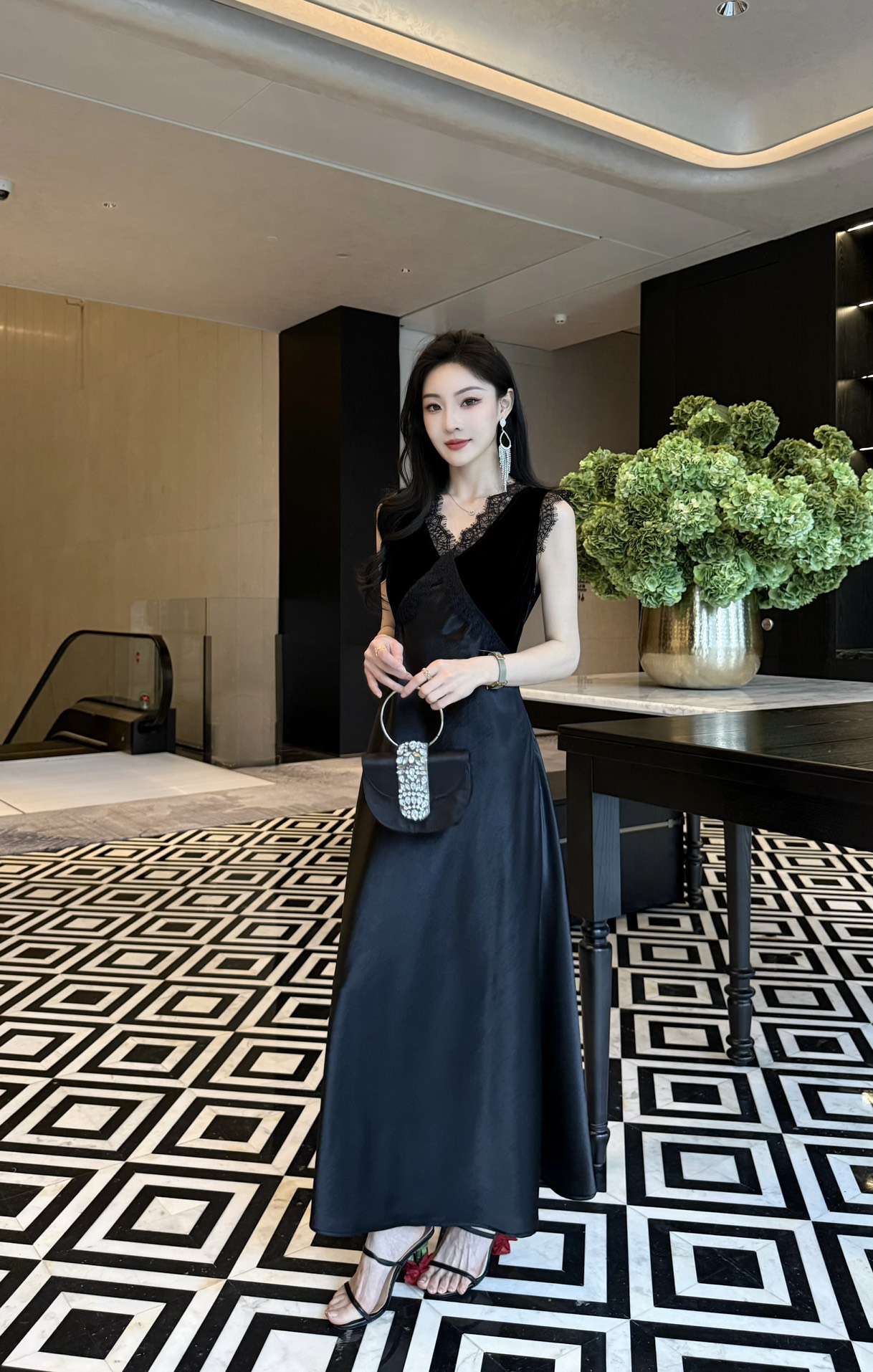 NO:778761,The highest version of the girl on the market inspects the goods, trims the three marks on the threads, pictures of the goods and takes videos. If you want quality and service, add me on WeChat. We do not accept urgent orders. Model No. G26040657 Dio* The new highest version on the market. The girl inspects the goods, trims the three marks on the threads, pictures of the goods and takes videos. If you want quality and service, add me on WeChat. We do not accept urgent orders. High-end customization  High-end smooth acetate spliced velvet lace elegant lady-style slim fit V-neck sleeveless dress!  Black, apricot, (M size bust 88, skirt length 128), Dior-clothing, dior, dior, skirts,19860909市面最高版本小妹验货、修剪线头上三标、货可图及拍视频,要品质要服务的加我微信,不接急单.款号G26040657 Dio*新市面最高版本小妹验货、修剪线头上三标、货可图及拍视频,要品质要服务的加我微信,不接急单.款高端定制 高级感光滑醋酸拼接丝绒蕾丝气质名媛风修身显瘦V领无袖连衣裙！黑色、杏色、 （M码胸围88,裙长128）,迪奥-服装,dior,dior,skirts,,Women's clothing